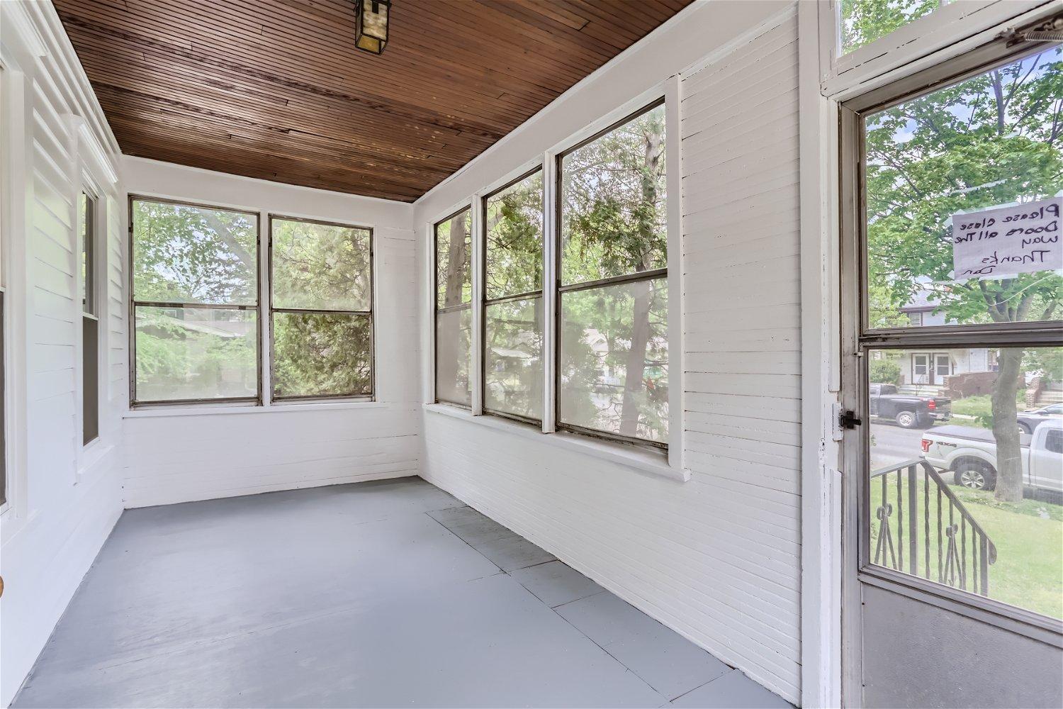 1860 Saint Clair Avenue