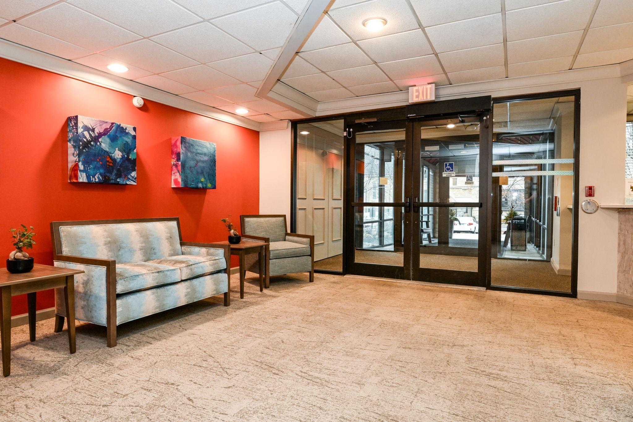 1425 W 28th Street Unit: 406