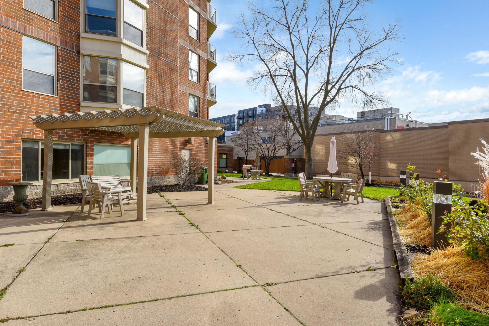 1425 W 28th Street Unit: 406