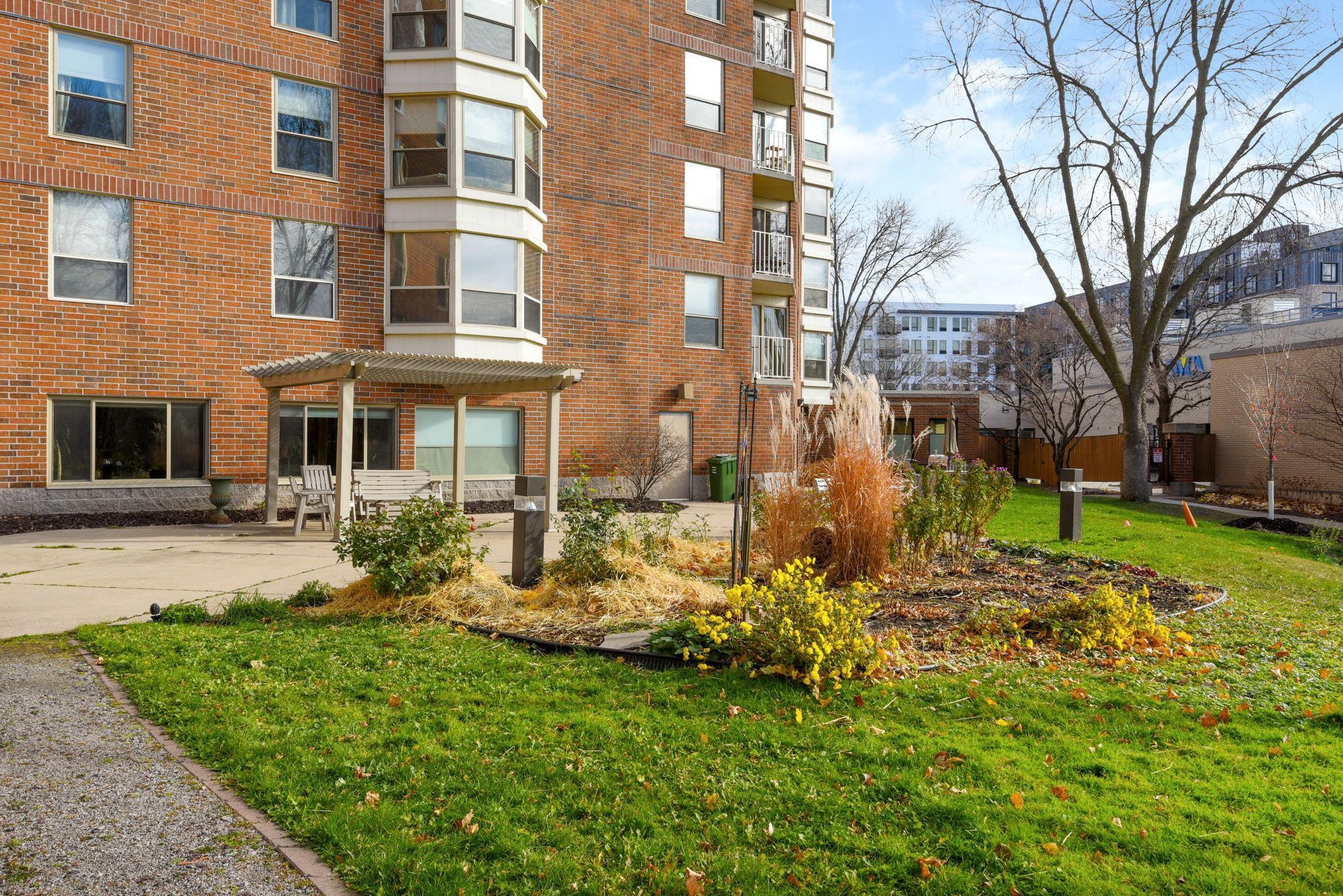 1425 W 28th Street Unit: 406