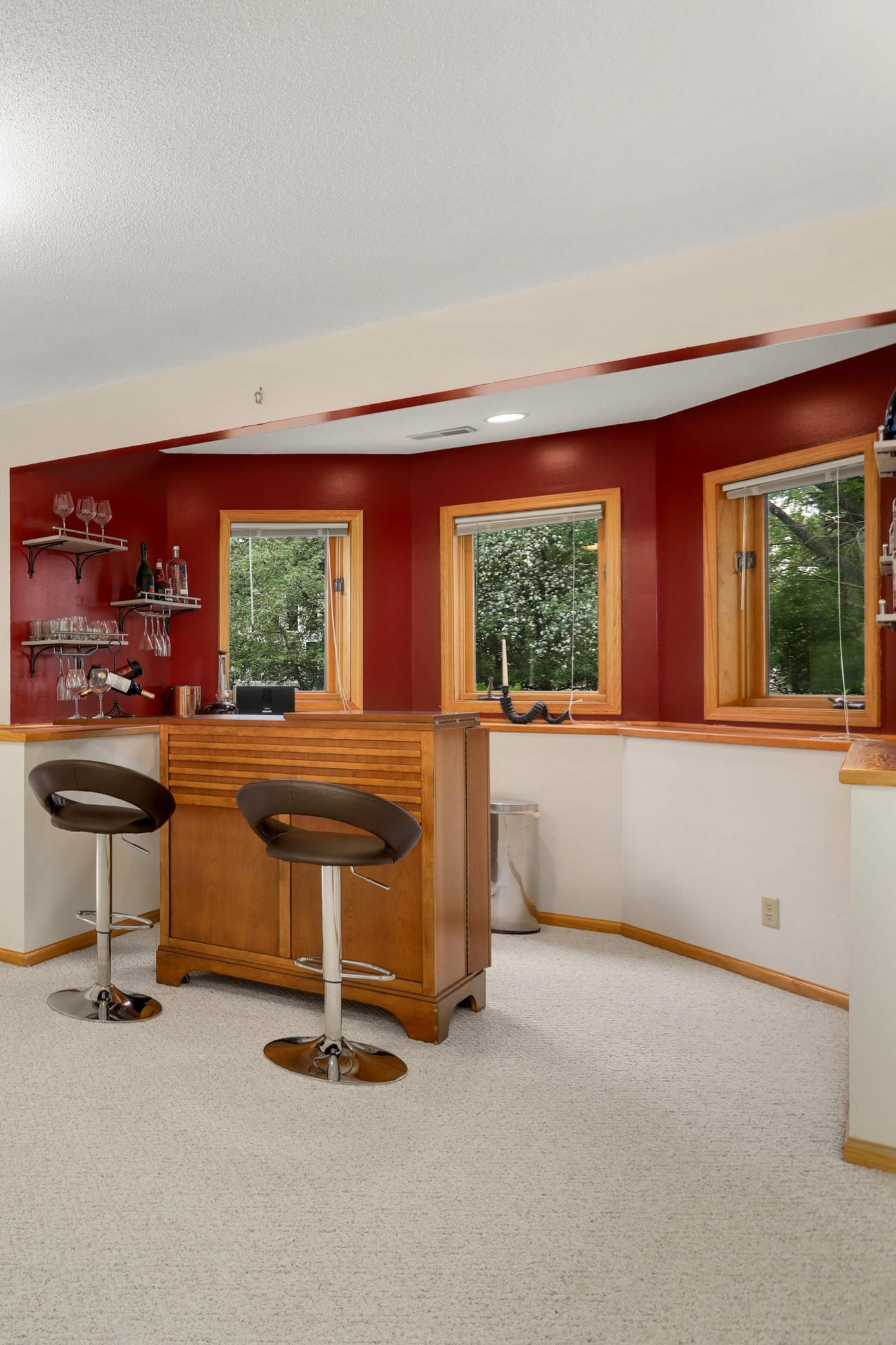 5732 Pond Court