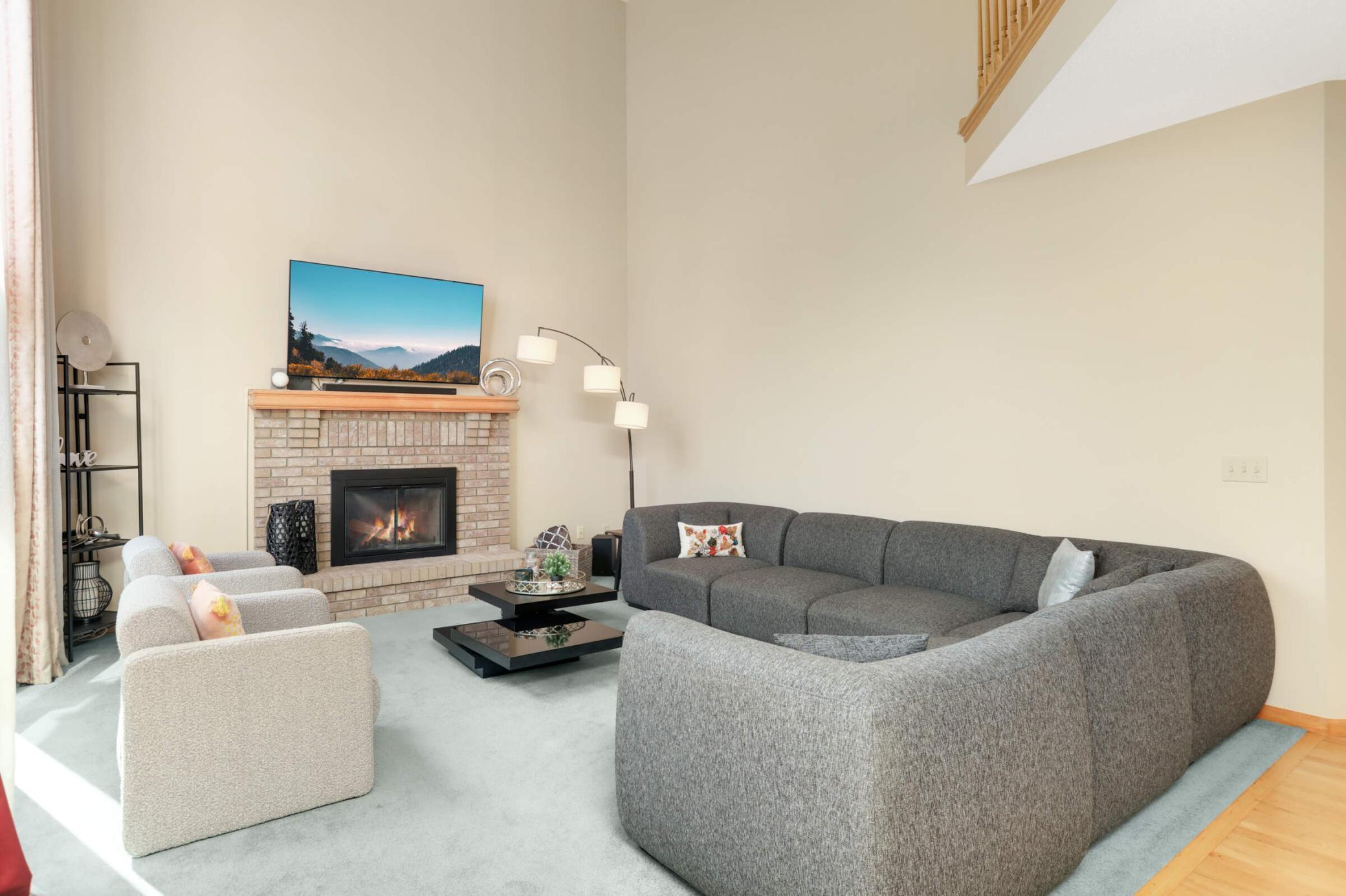 5732 Pond Court