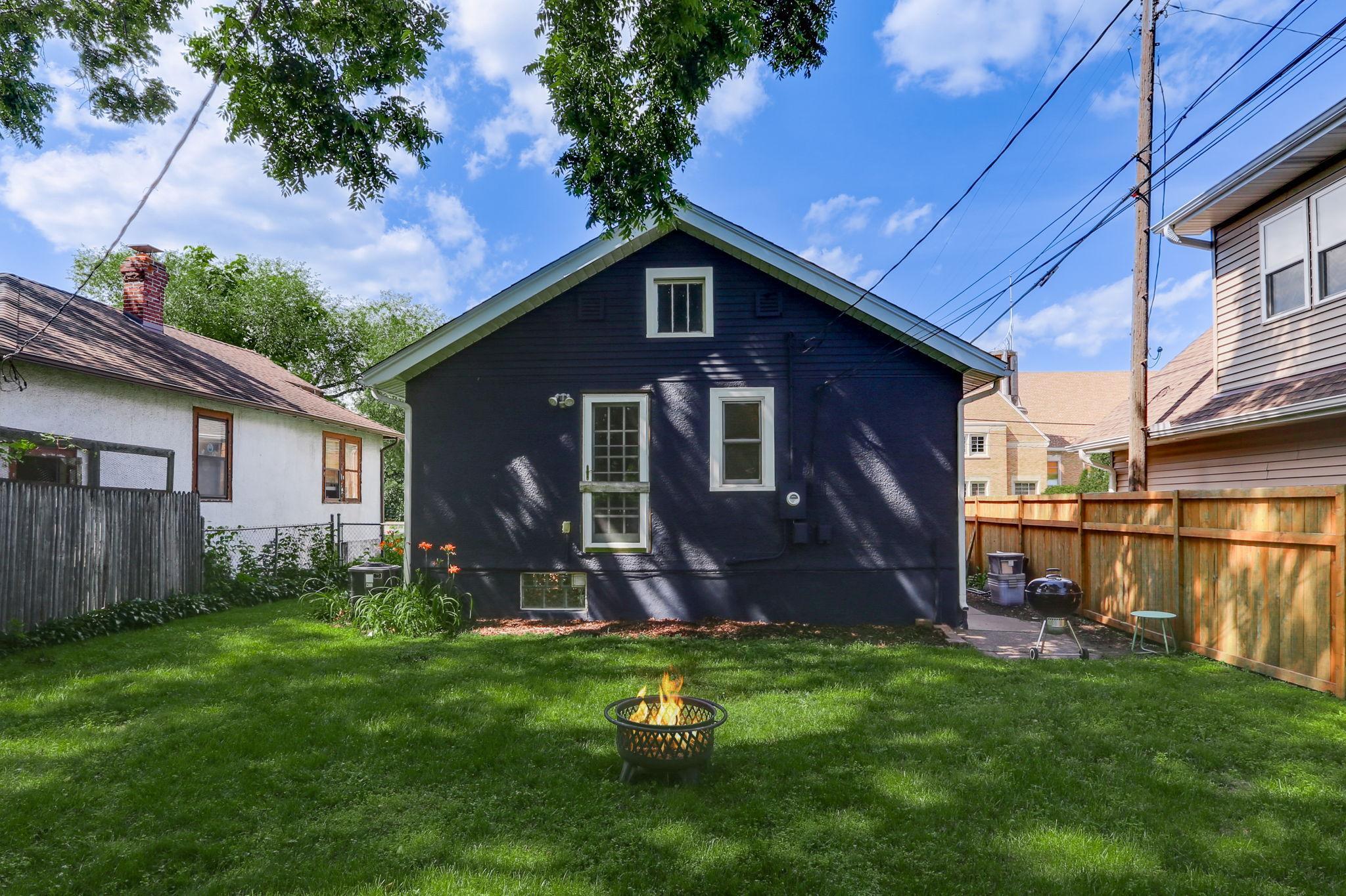 2109 E 38th Street