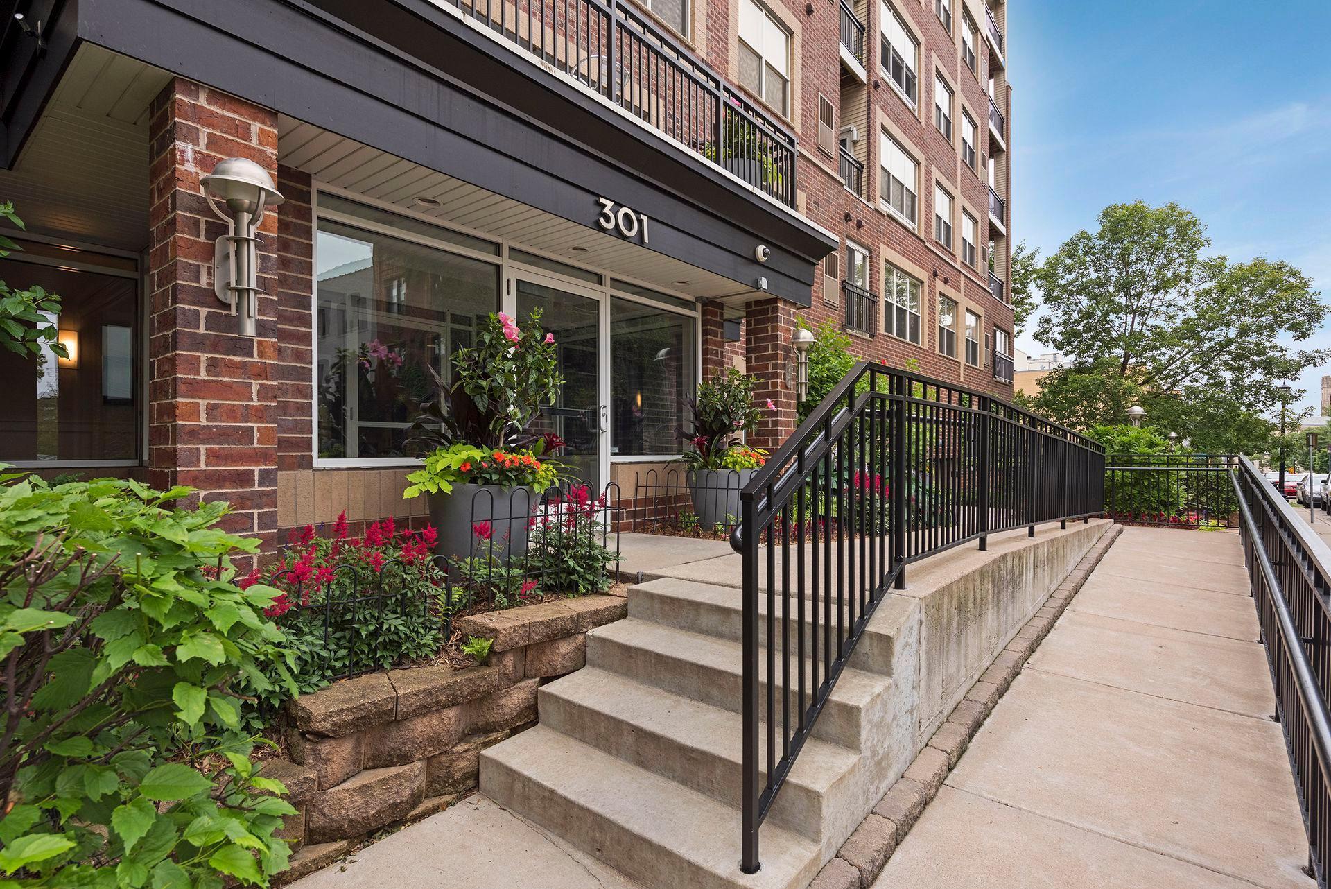 301 Oak Grove Street Unit: 214