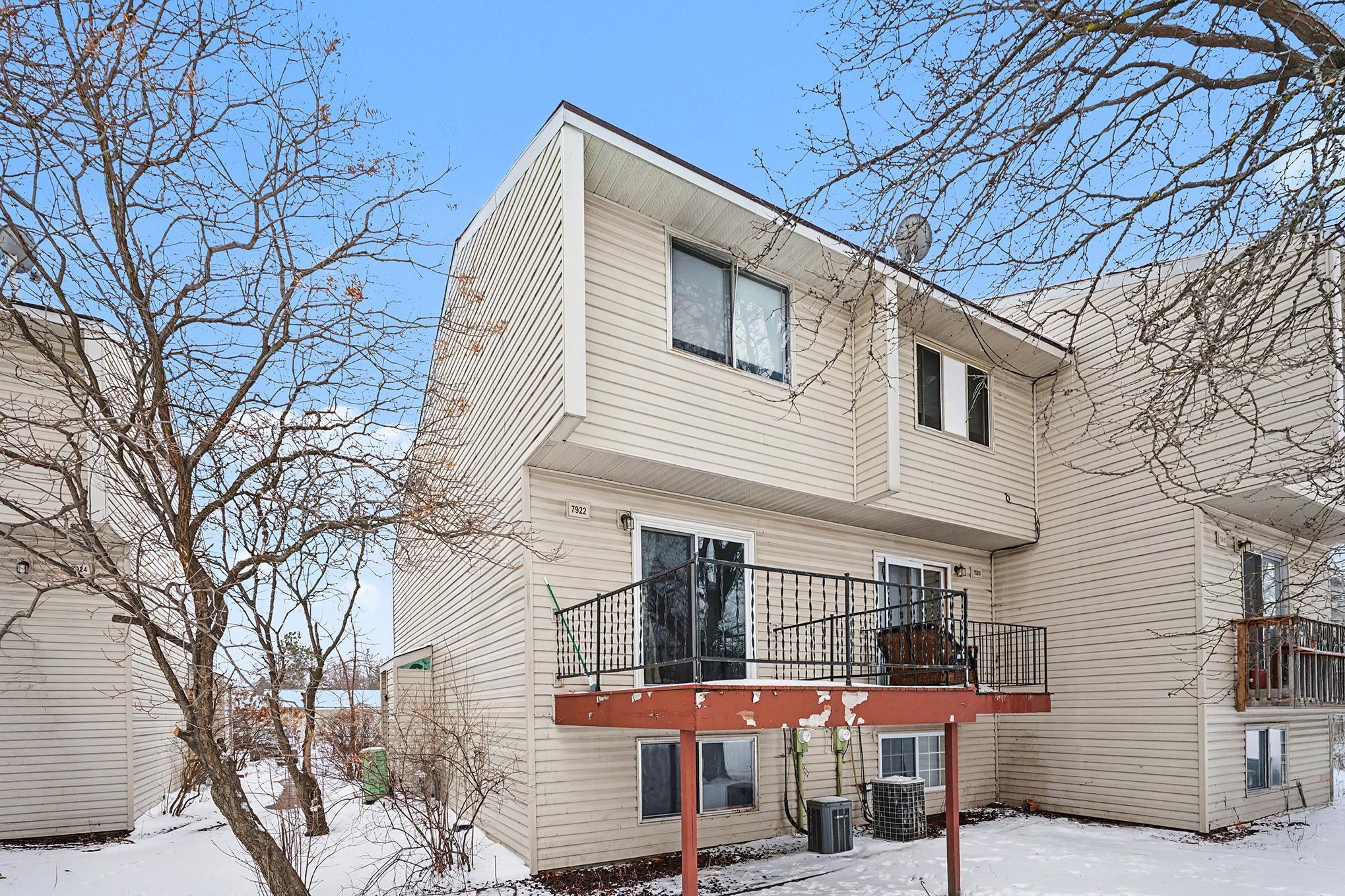 7922 Yates Avenue N