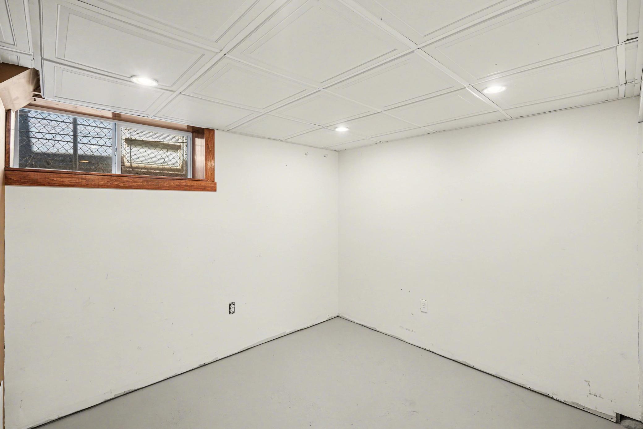 2411 Grand Street NE