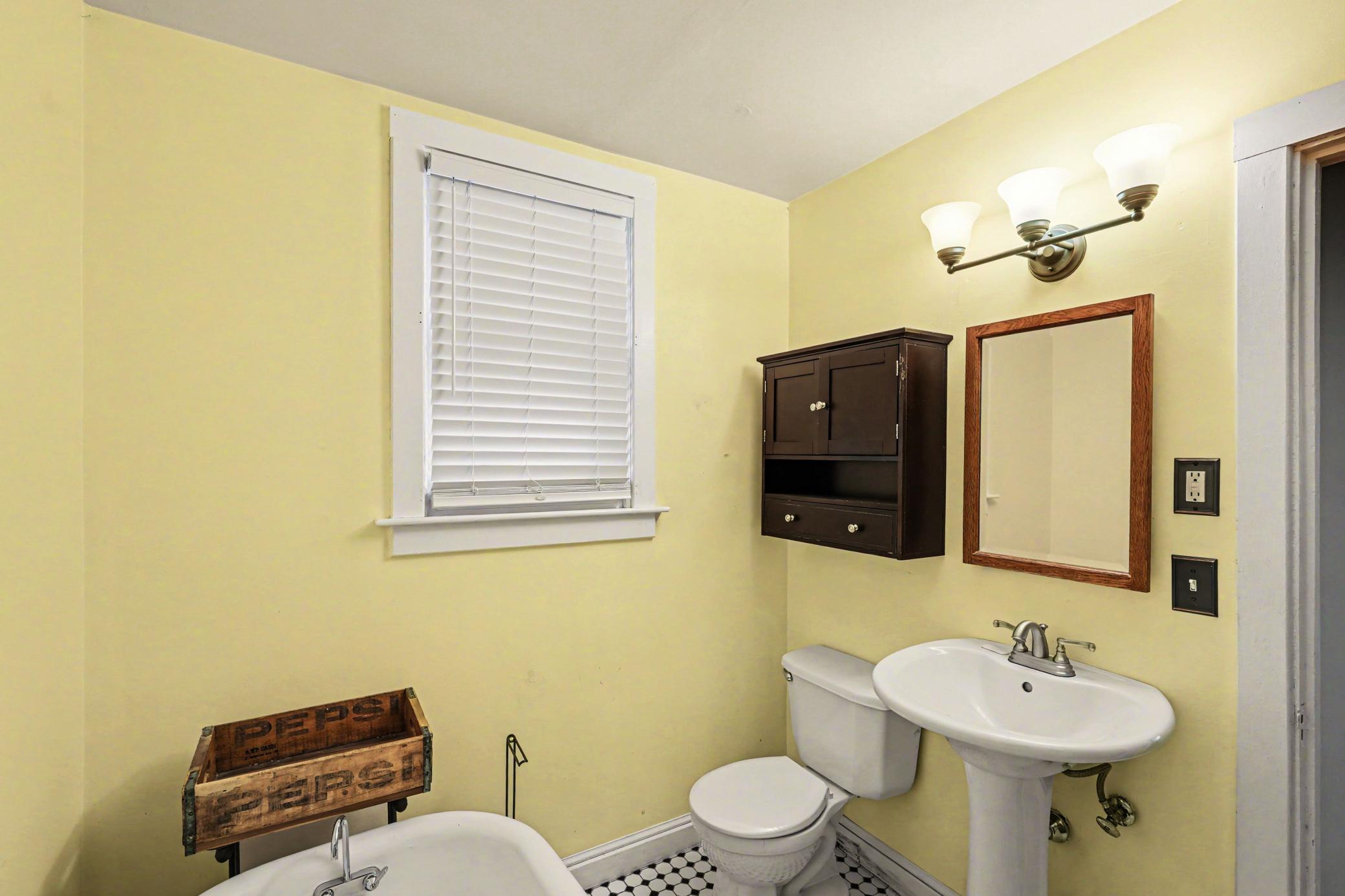 2411 Grand Street NE