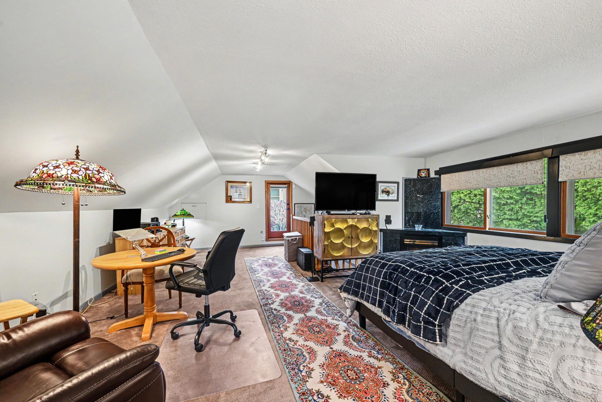 885 Old Lexington Avenue