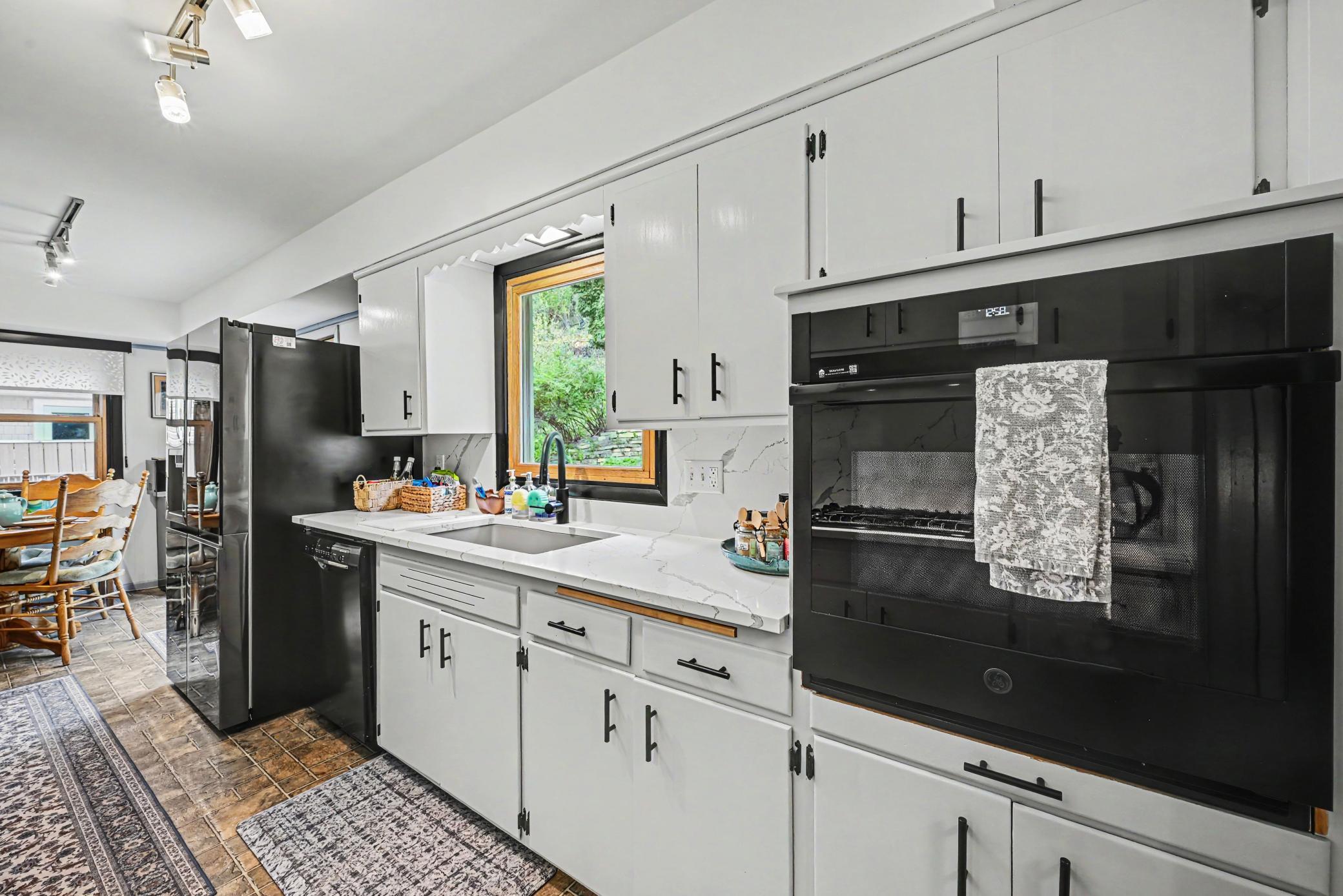 885 Old Lexington Avenue