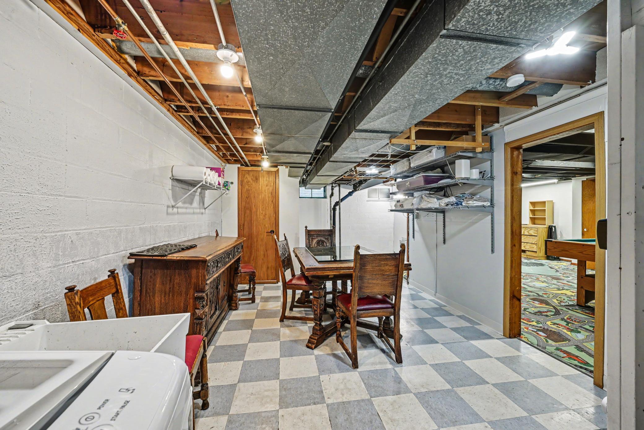 885 Old Lexington Avenue