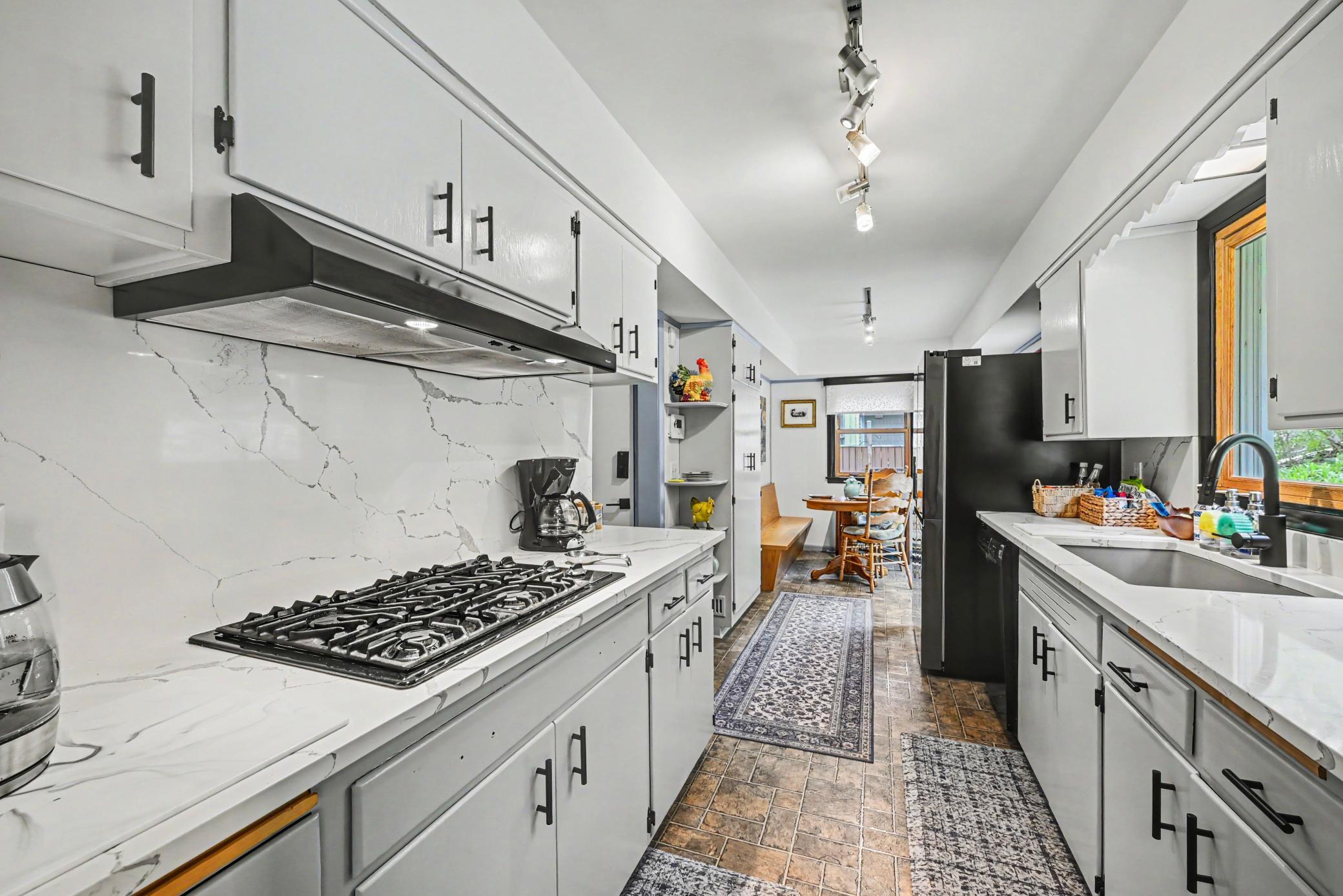 885 Old Lexington Avenue