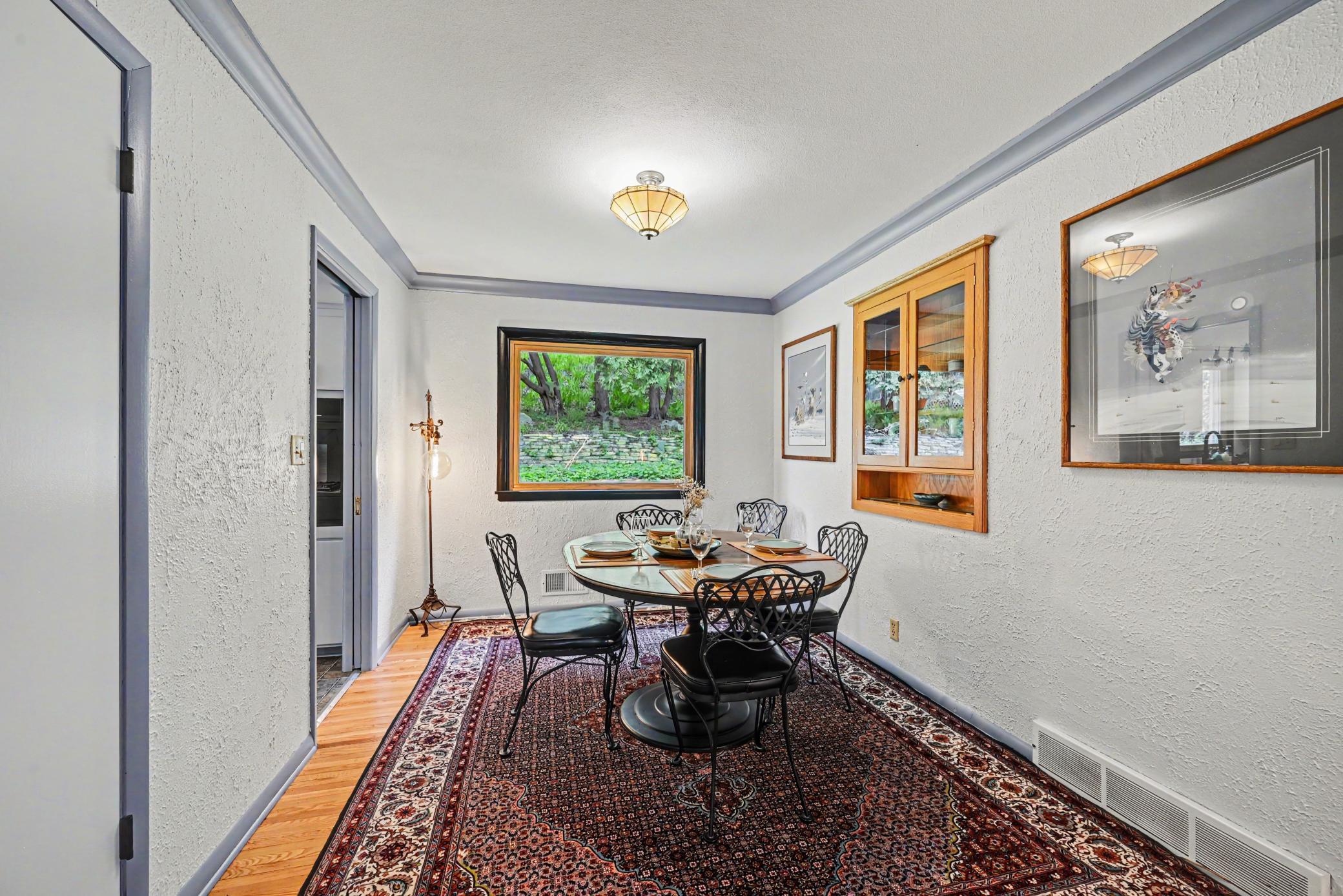 885 Old Lexington Avenue