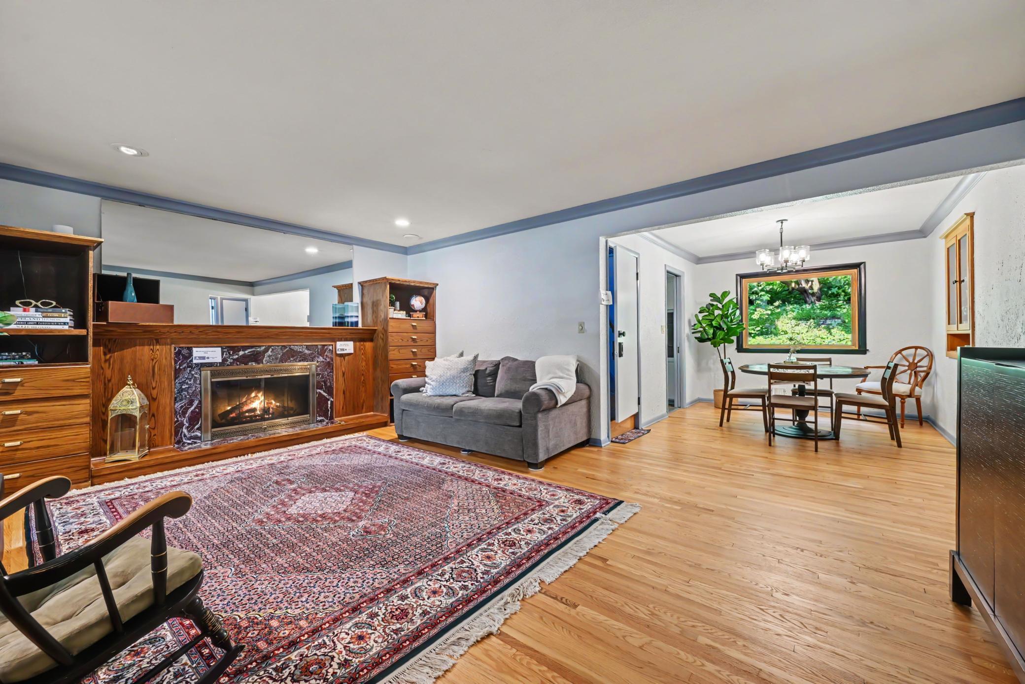 885 Old Lexington Avenue