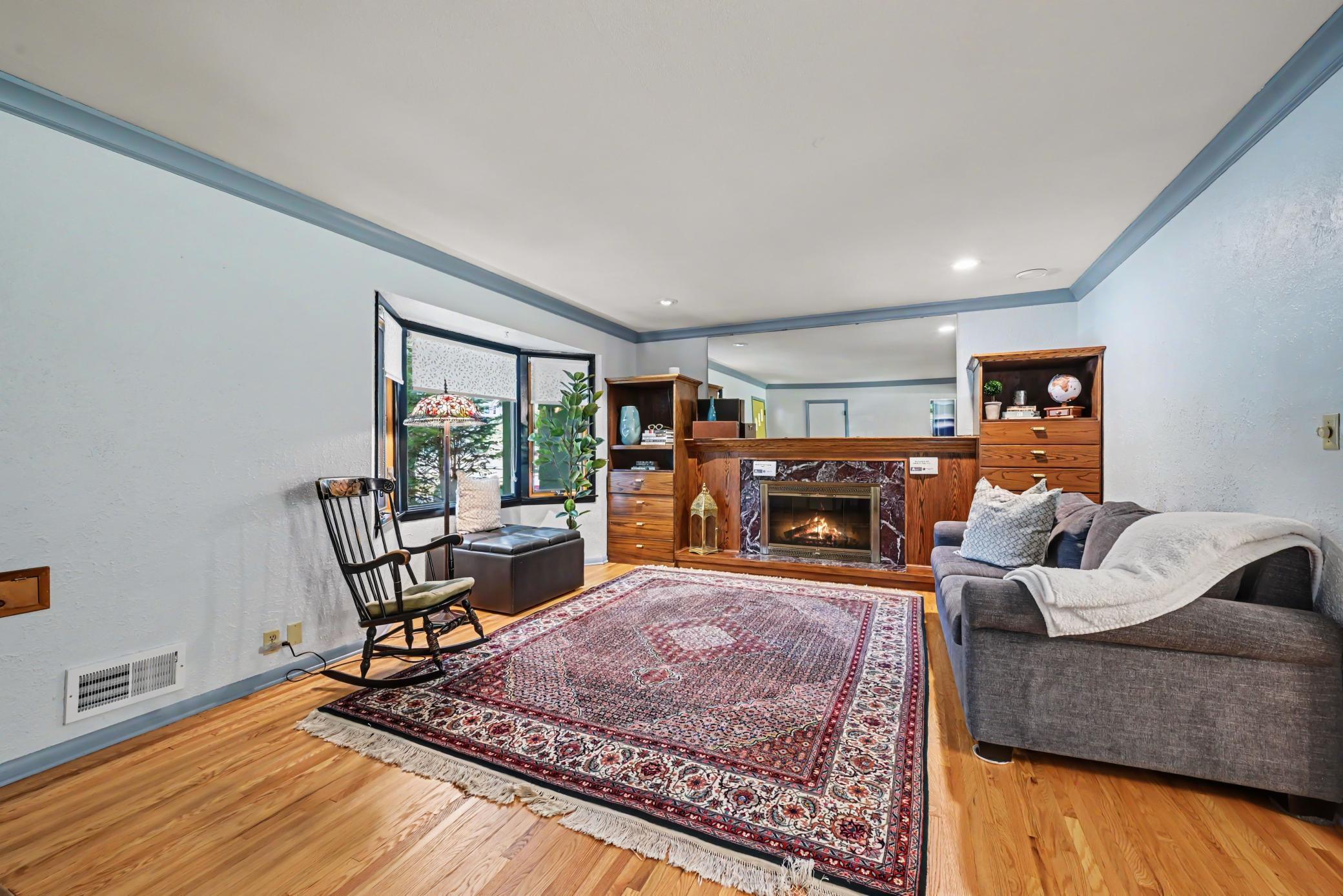 885 Old Lexington Avenue