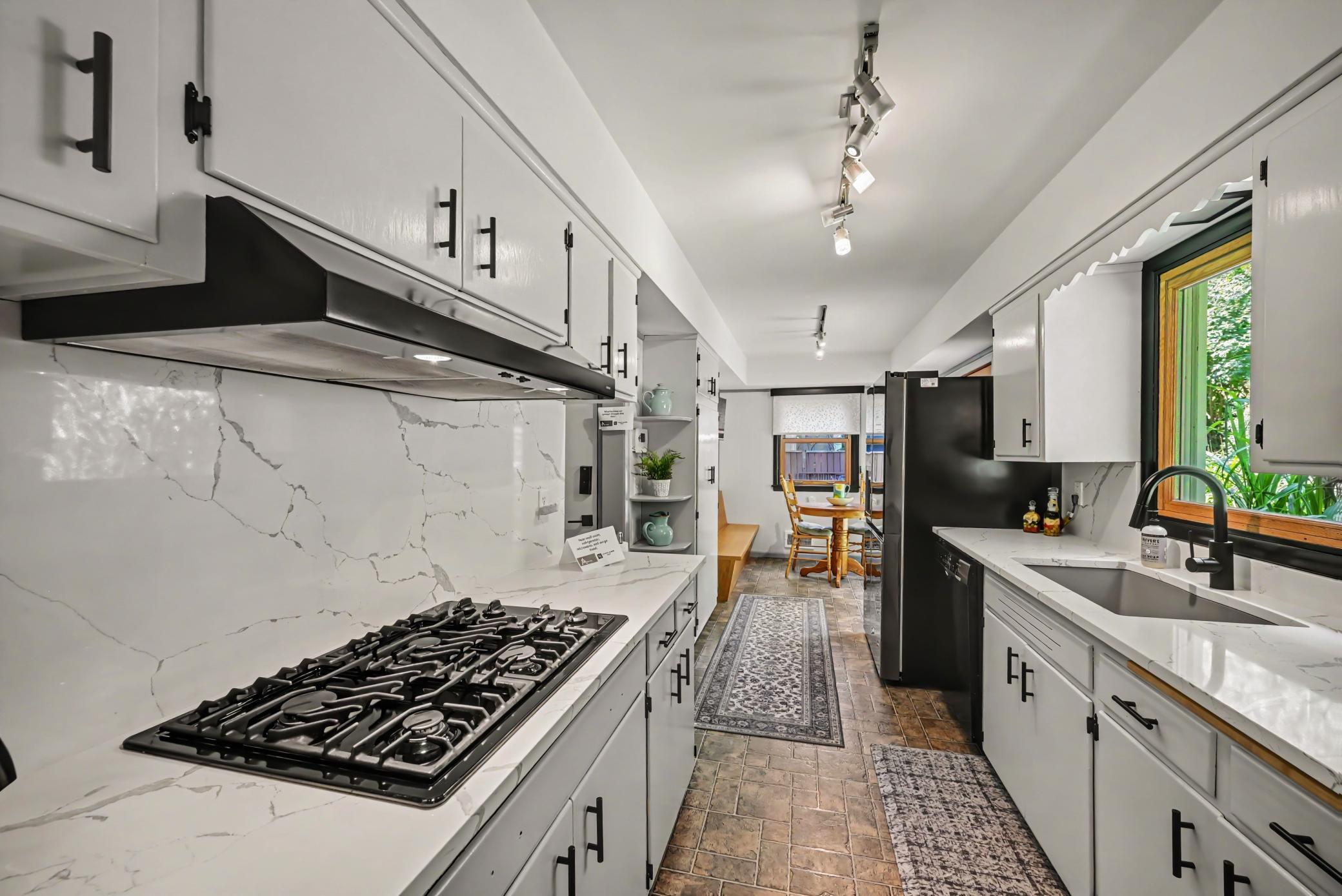 885 Old Lexington Avenue