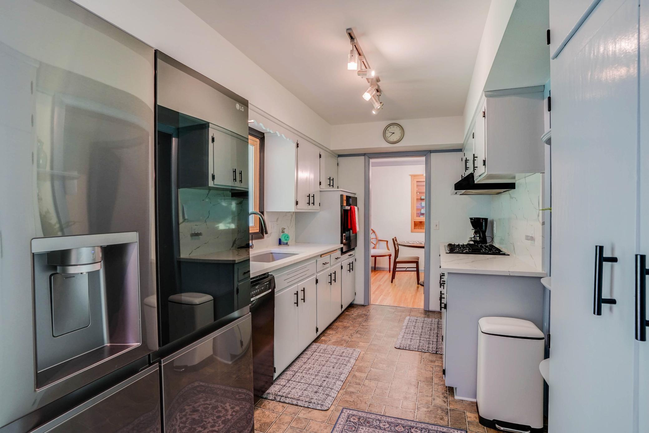 885 Old Lexington Avenue