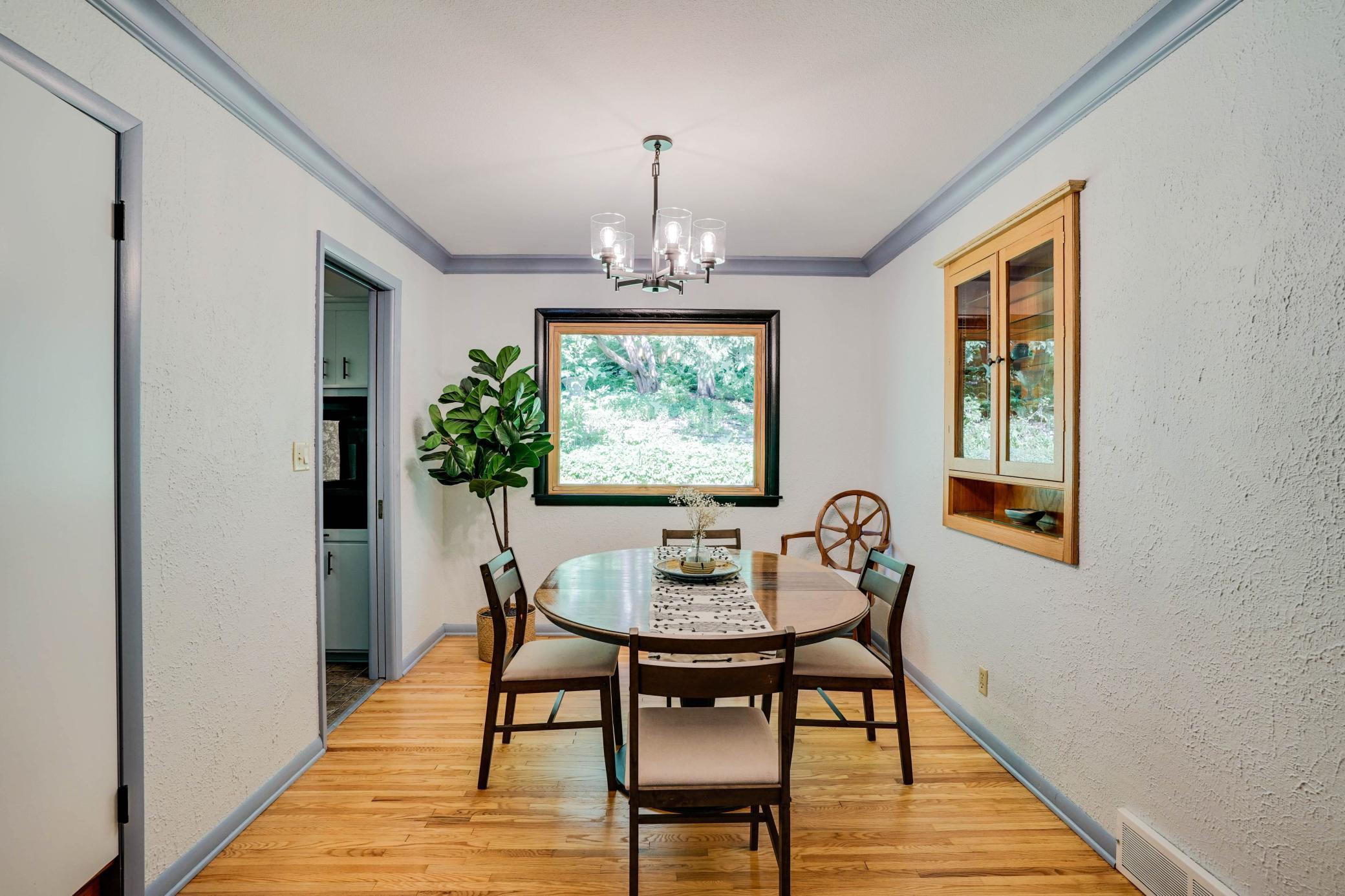 885 Old Lexington Avenue