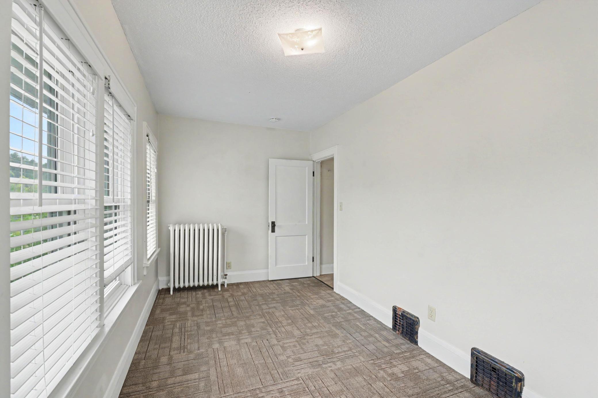 595 Syndicate Street N