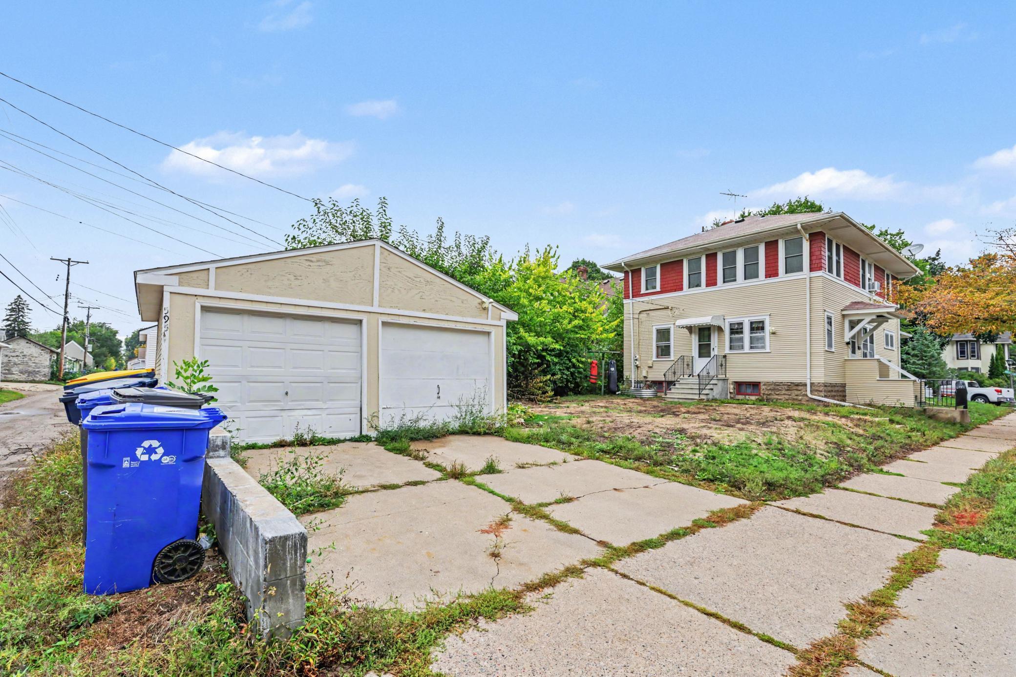 595 Syndicate Street N