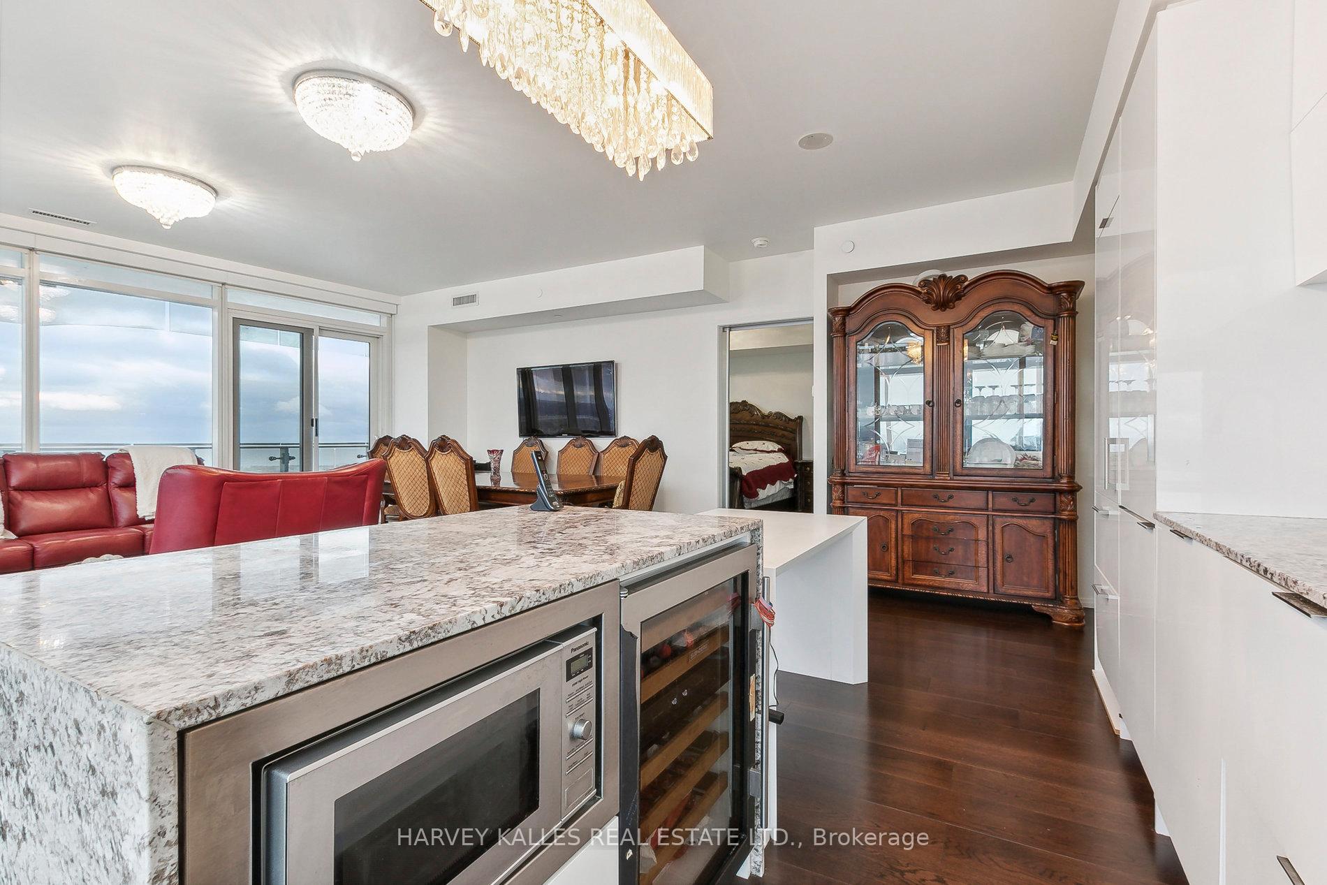 1 Bloor Street E 6801