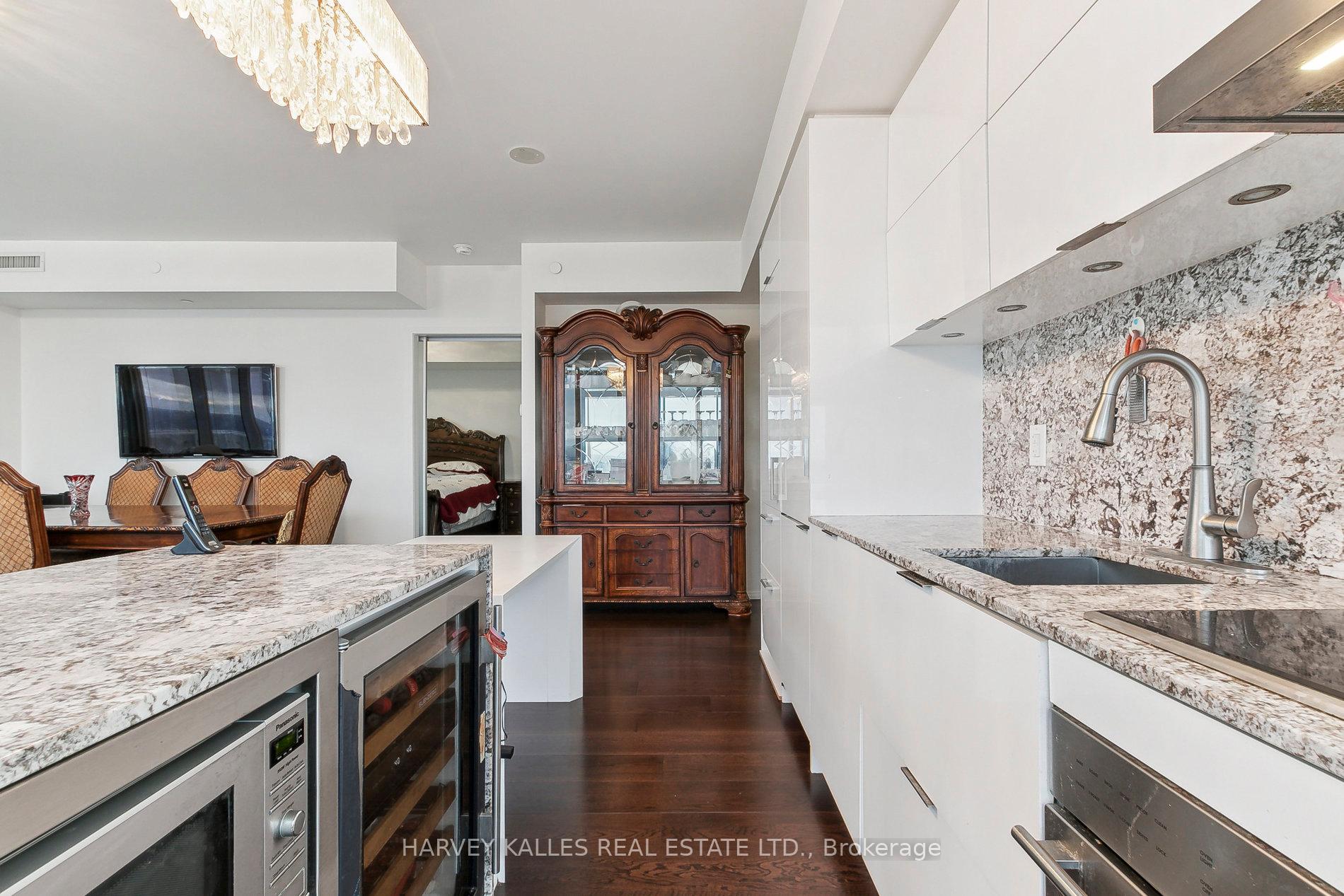 1 Bloor Street E 6801