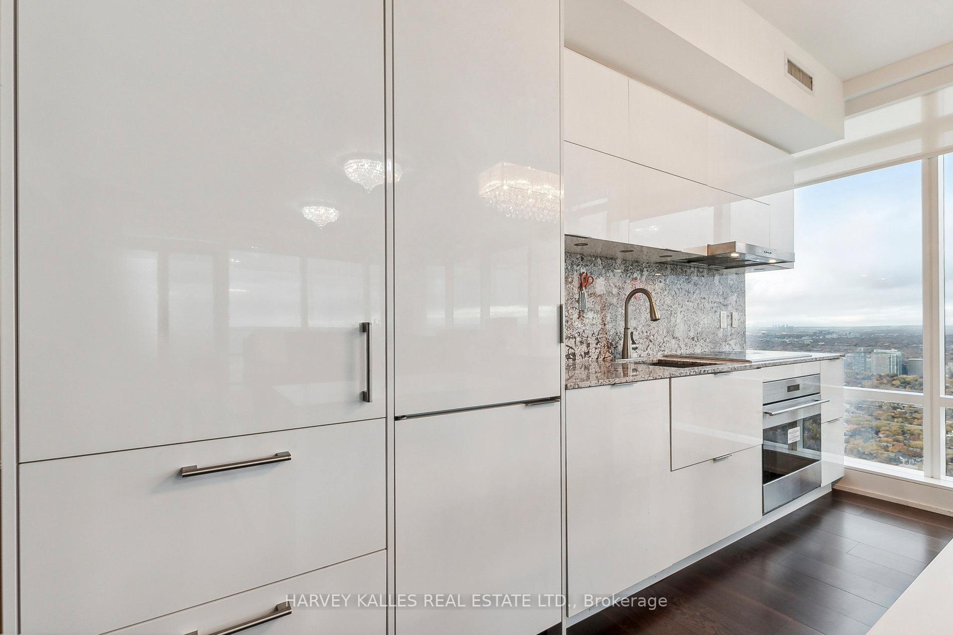 1 Bloor Street E 6801