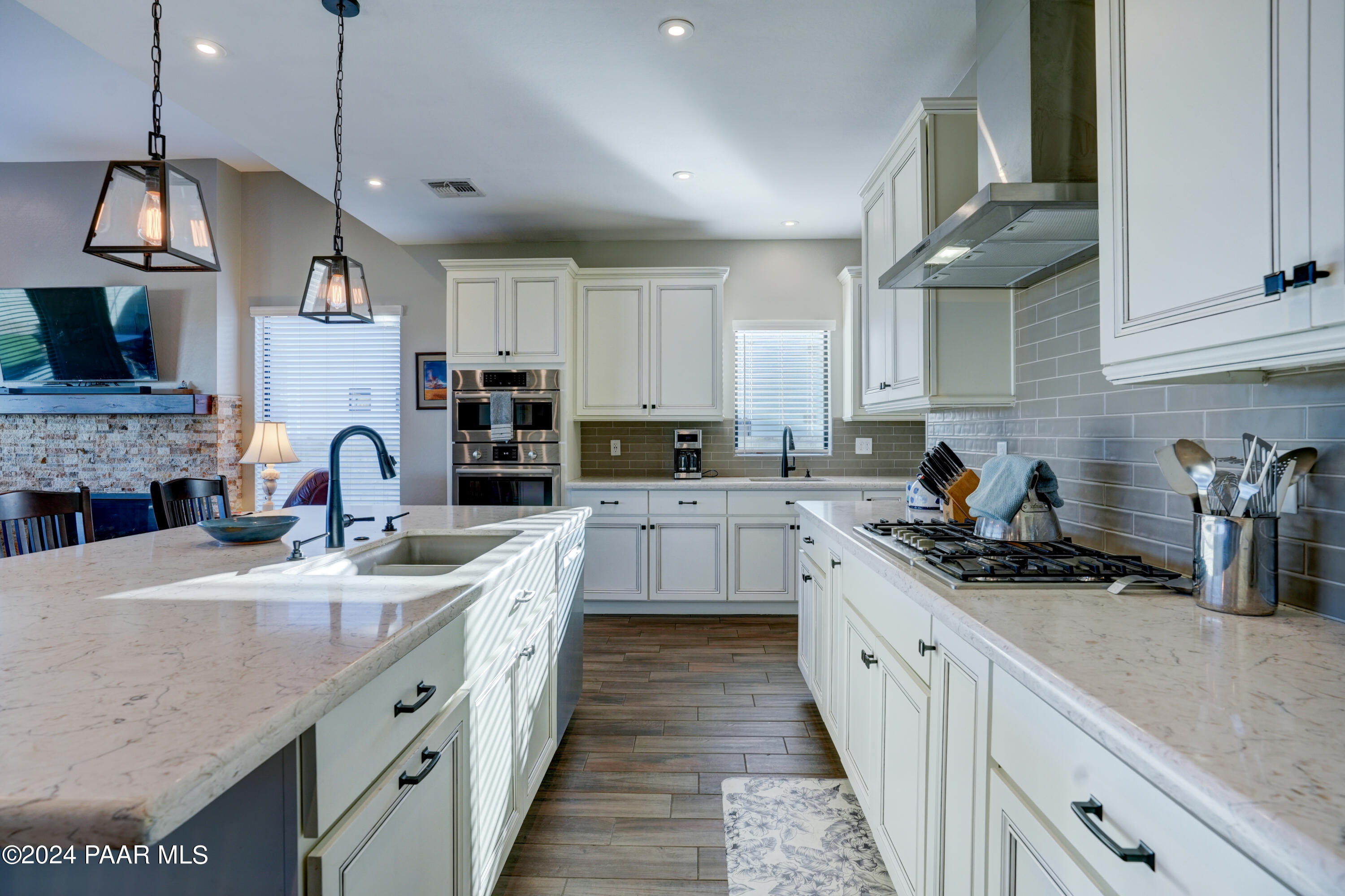 5537 E Killen Loop