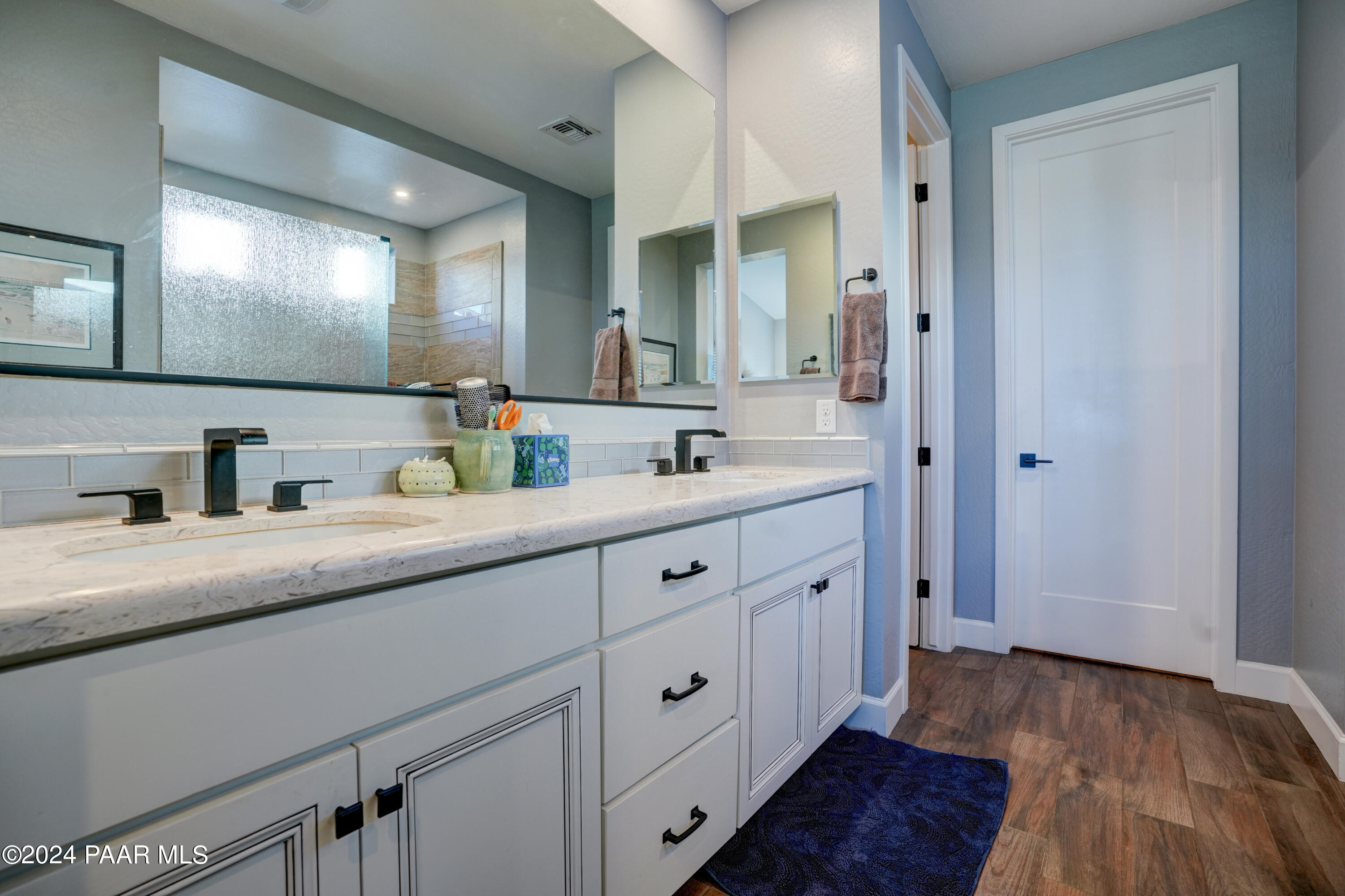 5537 E Killen Loop