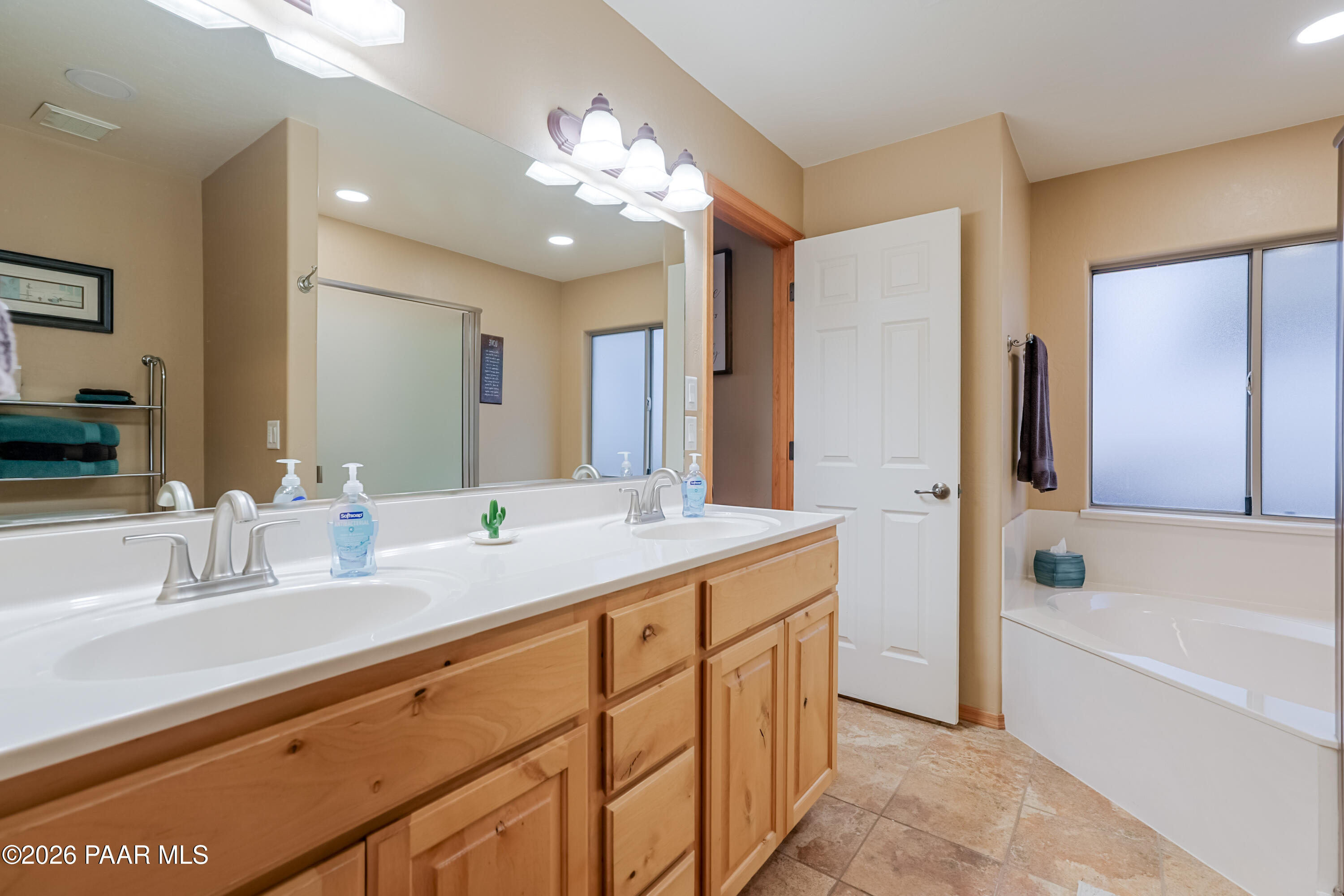 213 N Sycamore Vista Drive