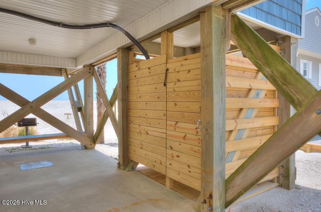 209 W Beach Drive