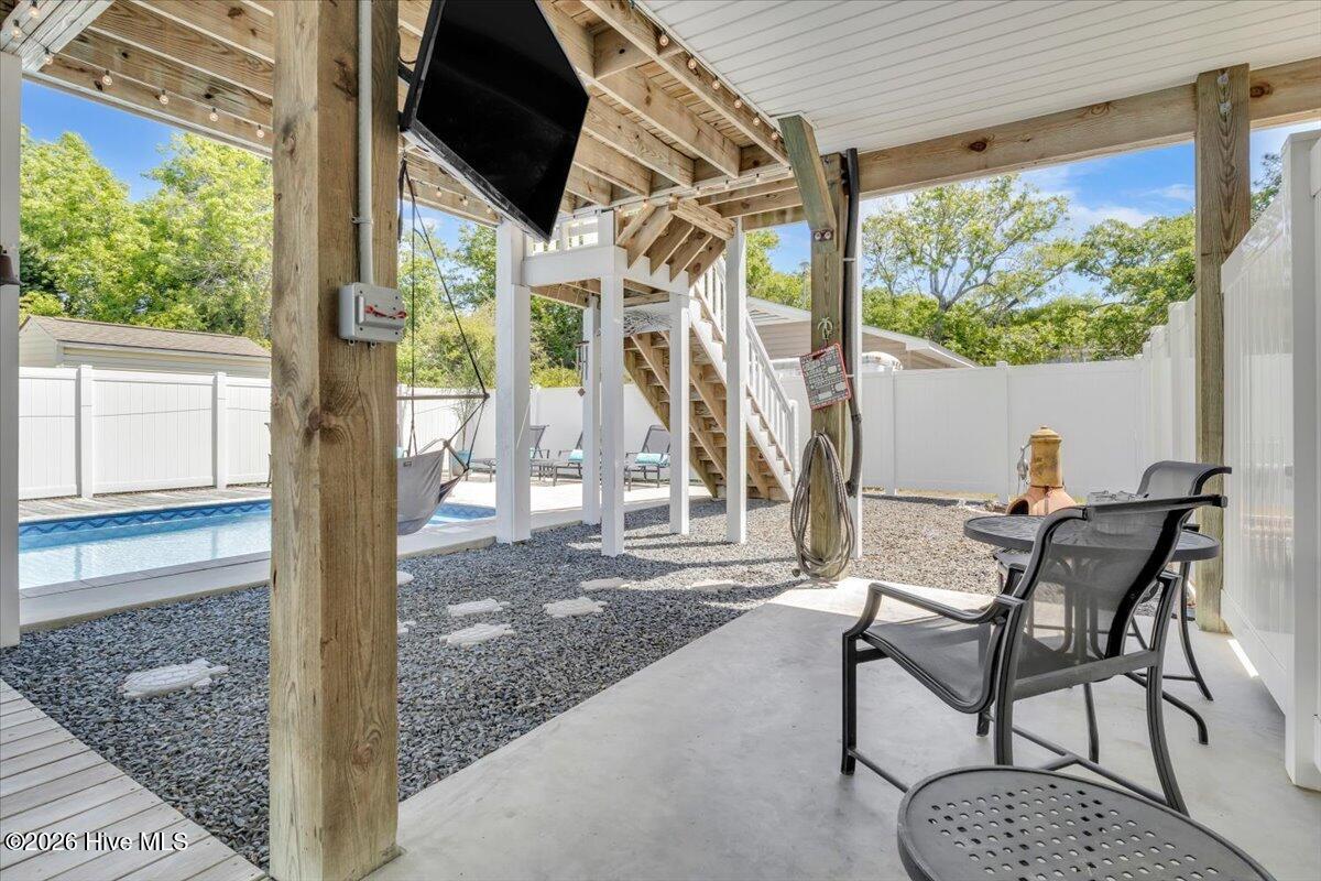 804 E Oak Island Drive