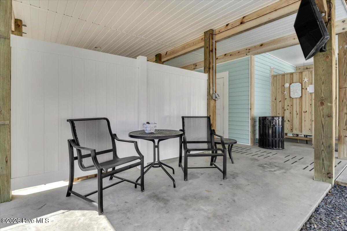 804 E Oak Island Drive