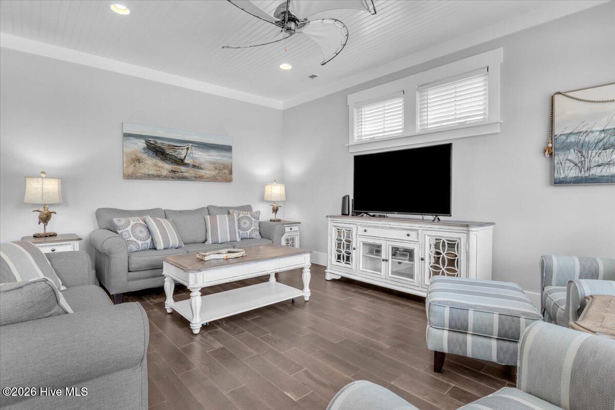 804 E Oak Island Drive
