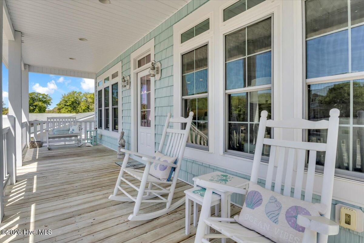804 E Oak Island Drive