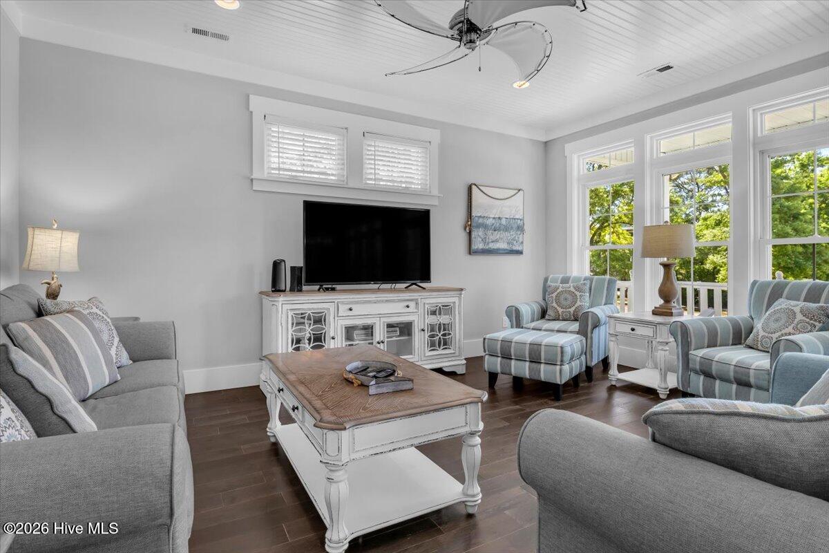 804 E Oak Island Drive