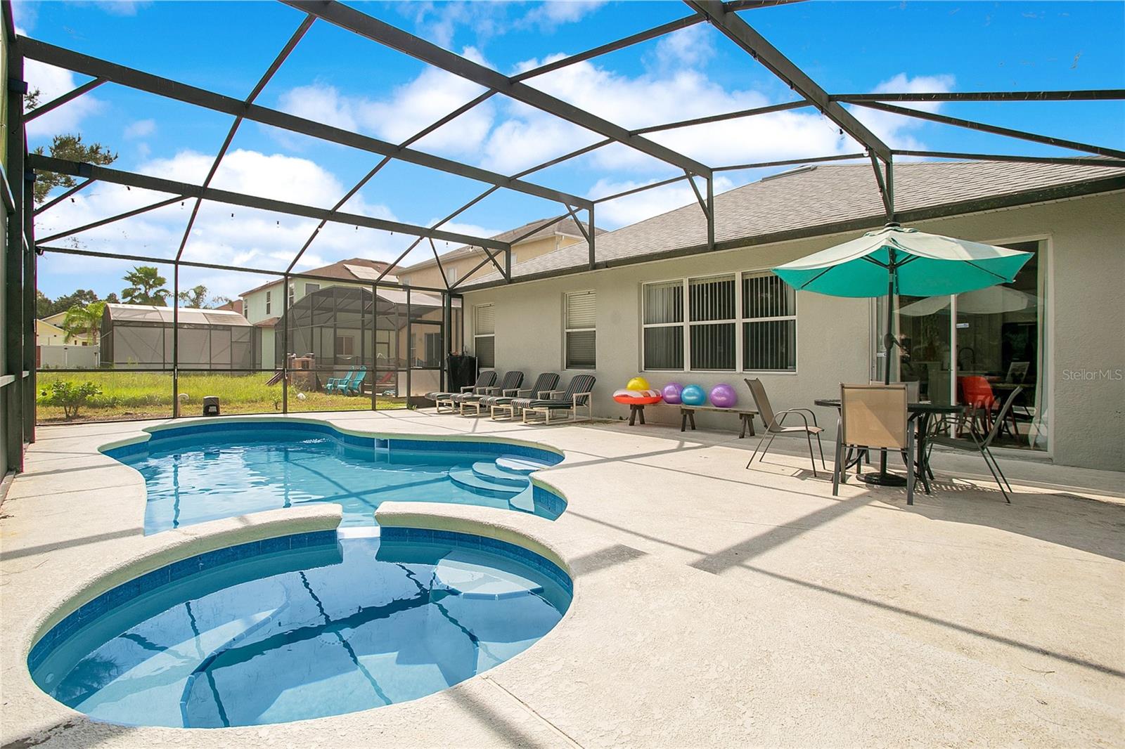1439 PINE RIDGE DR