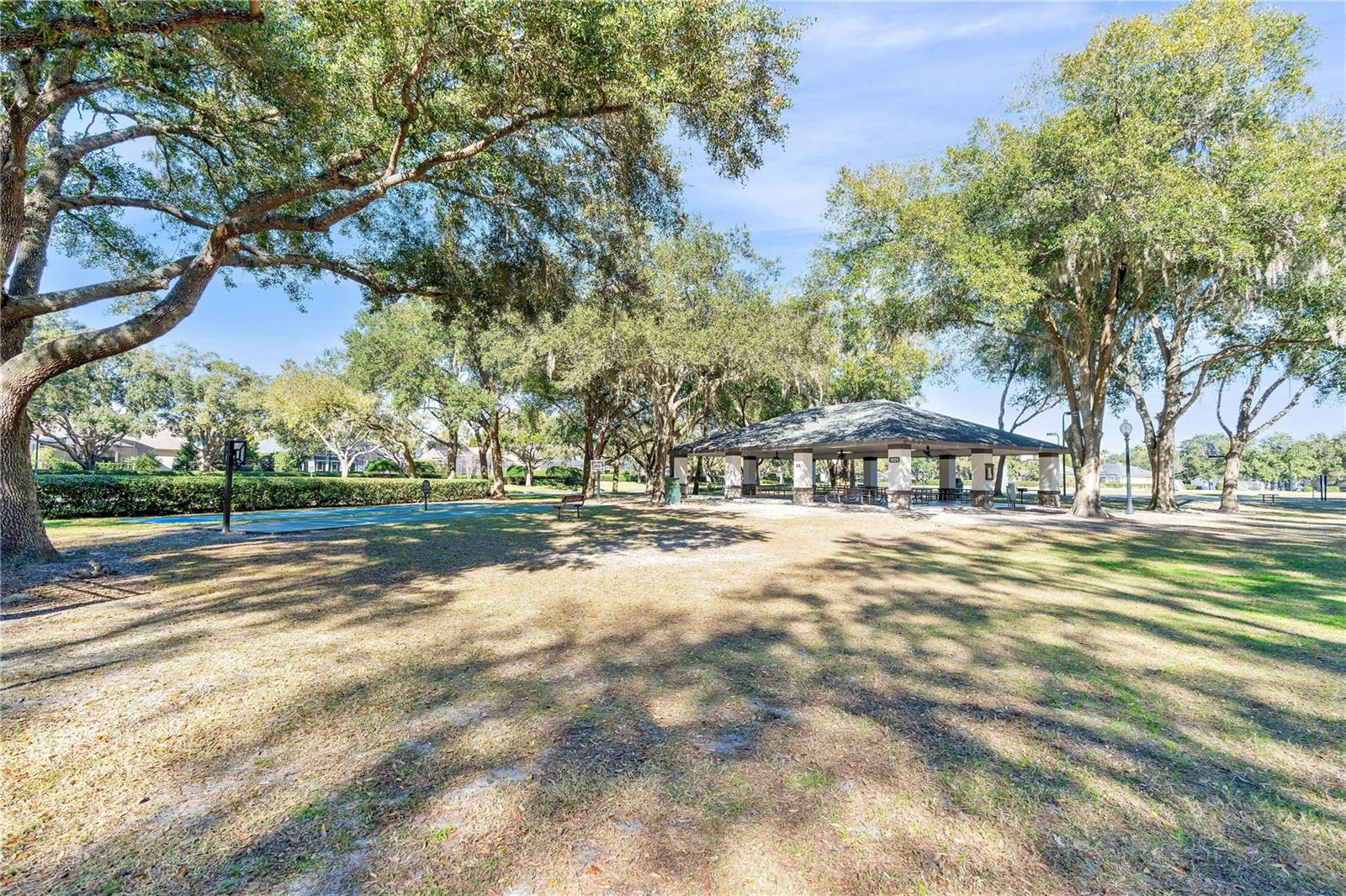 280 LAKE BRITTANY CT