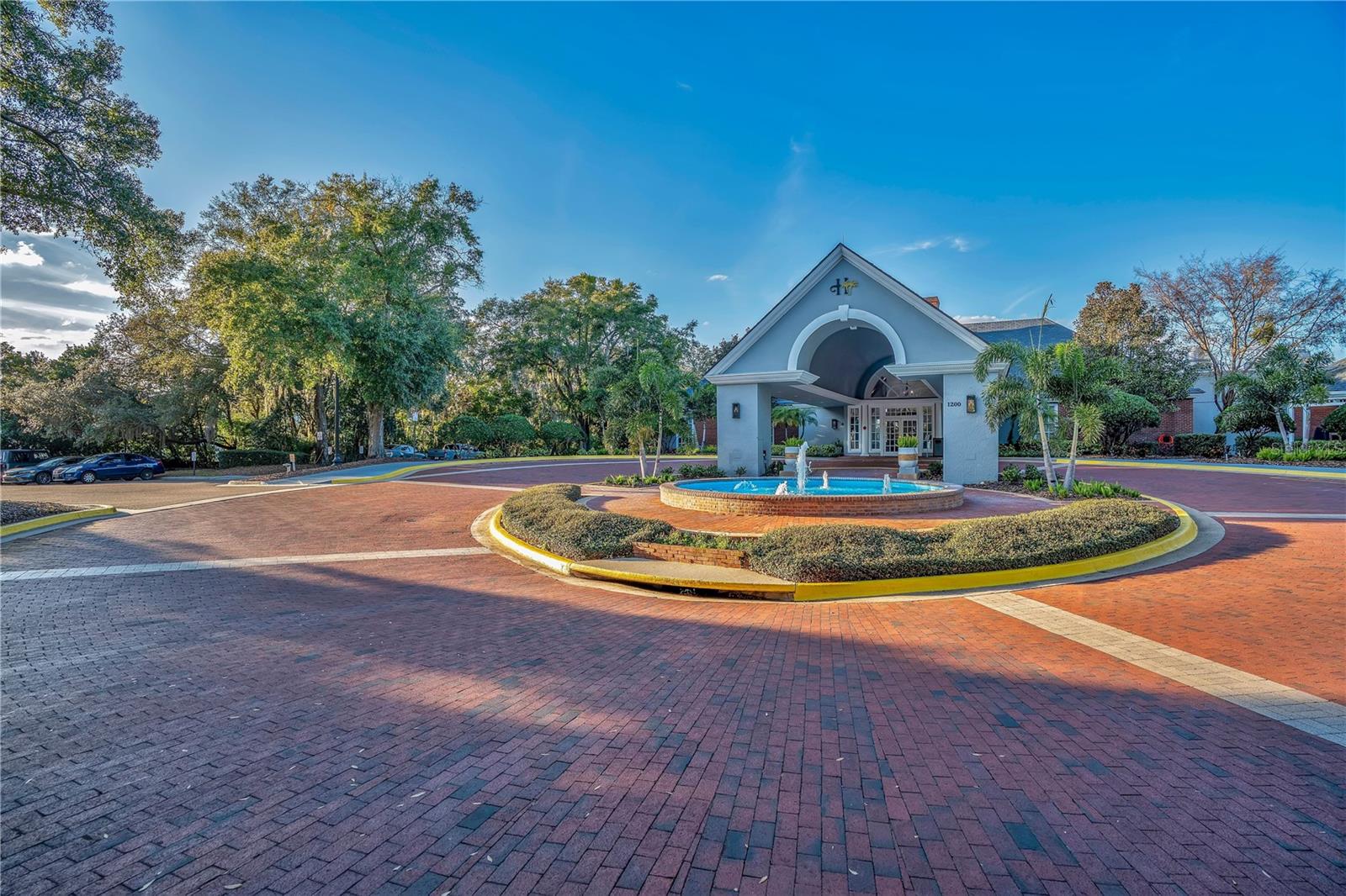 280 LAKE BRITTANY CT