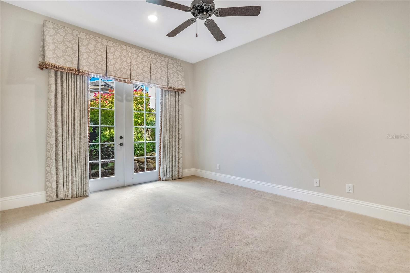 280 LAKE BRITTANY CT