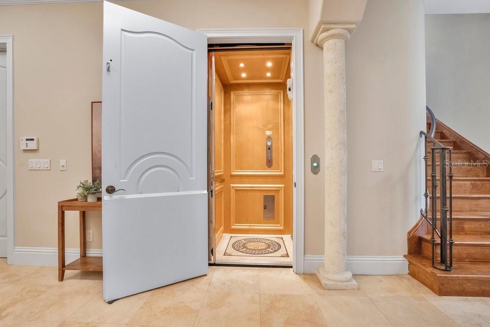 280 LAKE BRITTANY CT