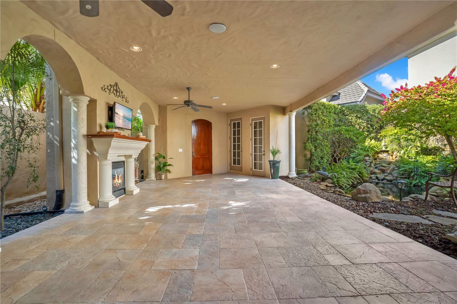 280 LAKE BRITTANY CT