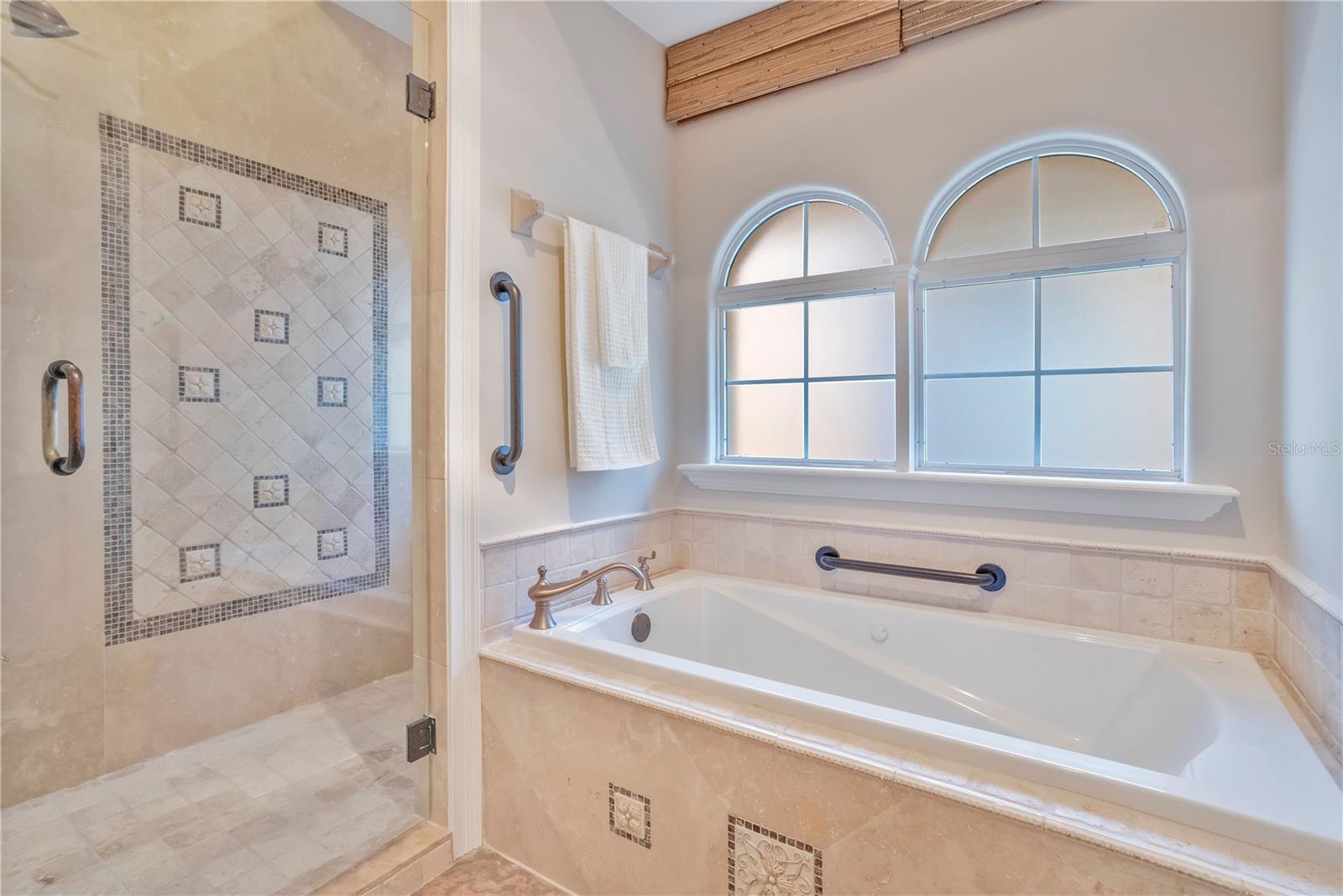 280 LAKE BRITTANY CT