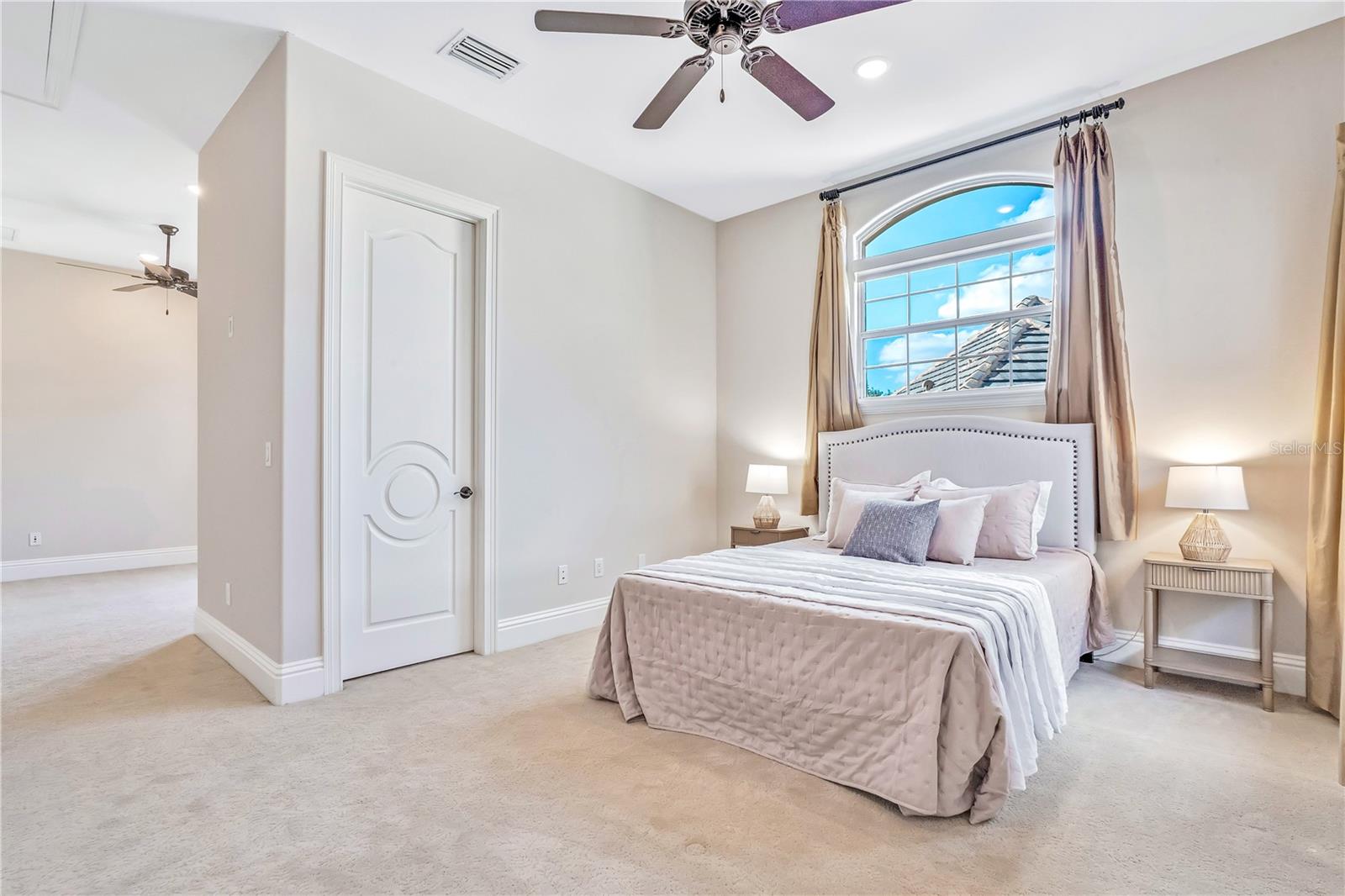 280 LAKE BRITTANY CT