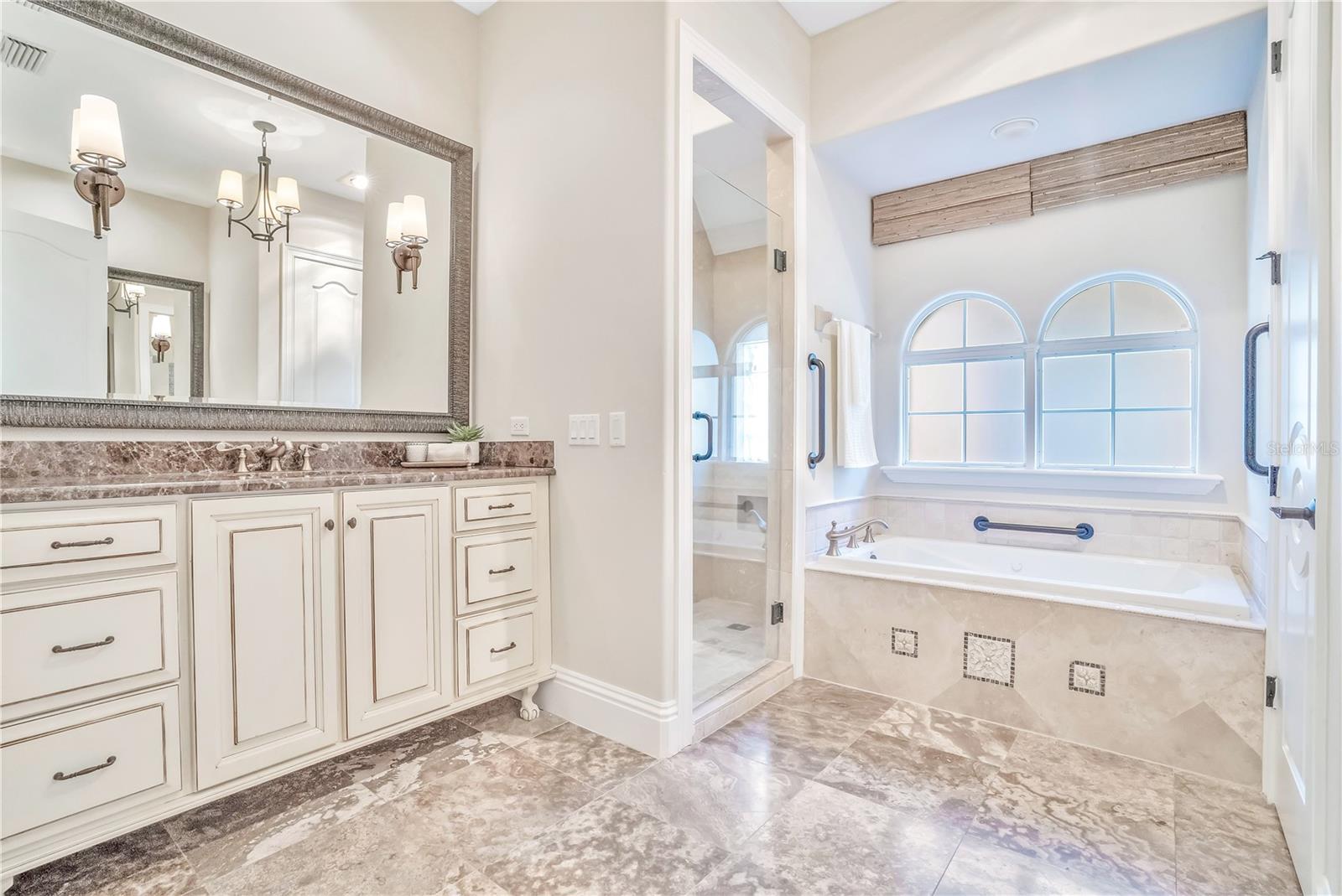 280 LAKE BRITTANY CT