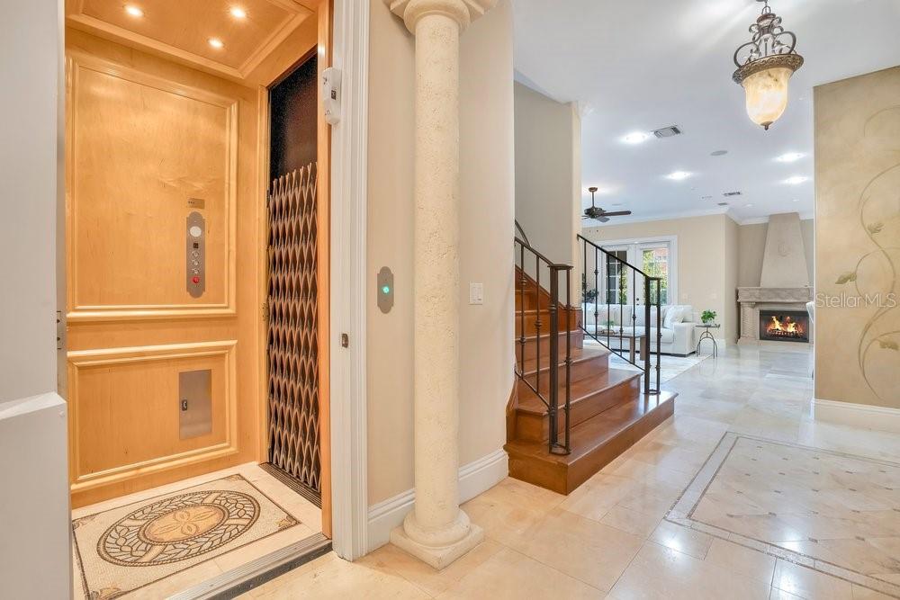 280 LAKE BRITTANY CT