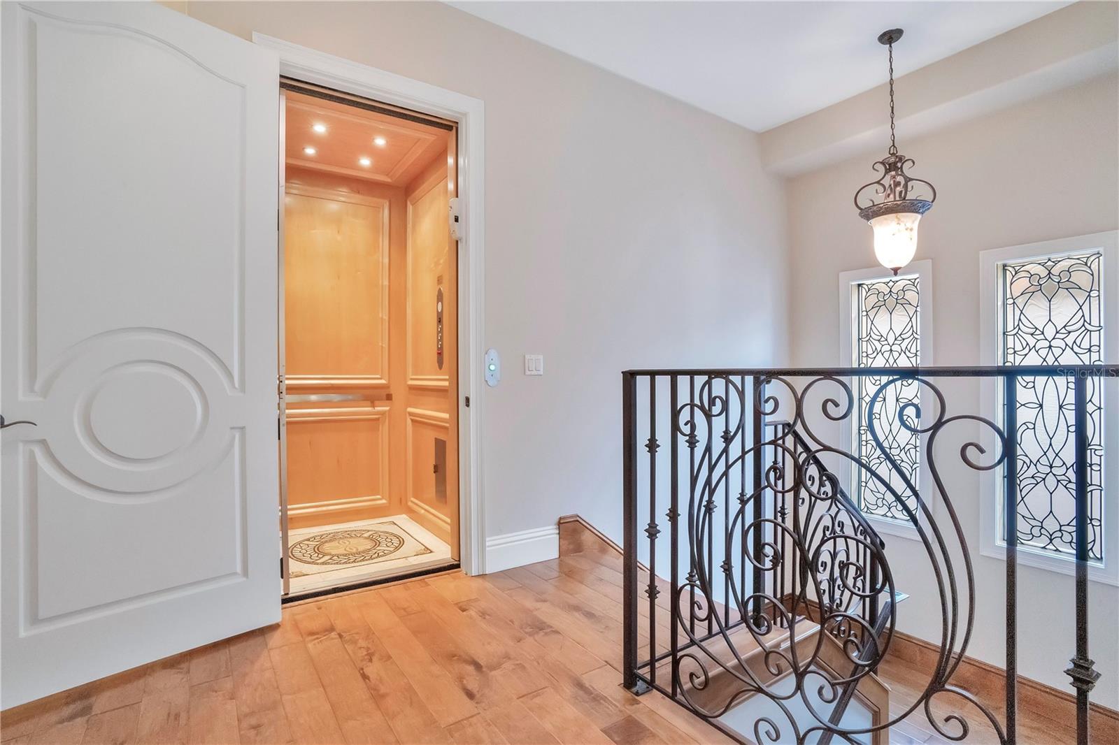 280 LAKE BRITTANY CT