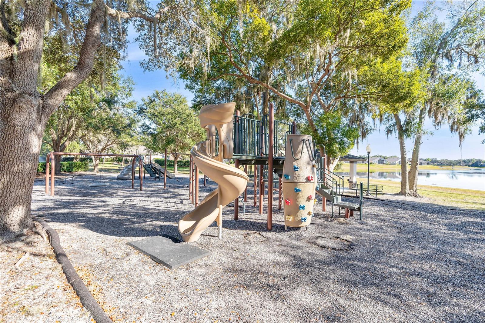 280 LAKE BRITTANY CT