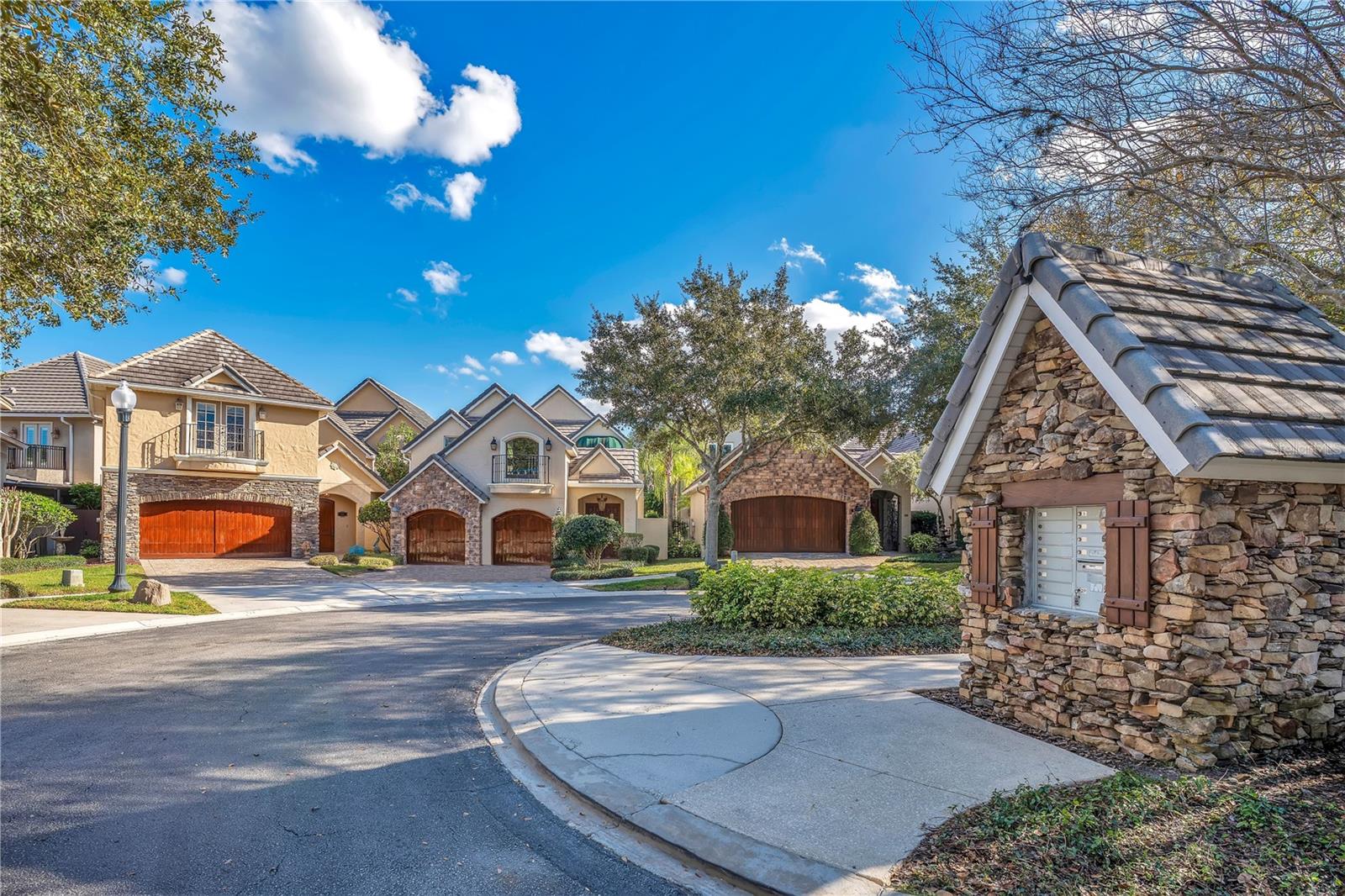 280 LAKE BRITTANY CT