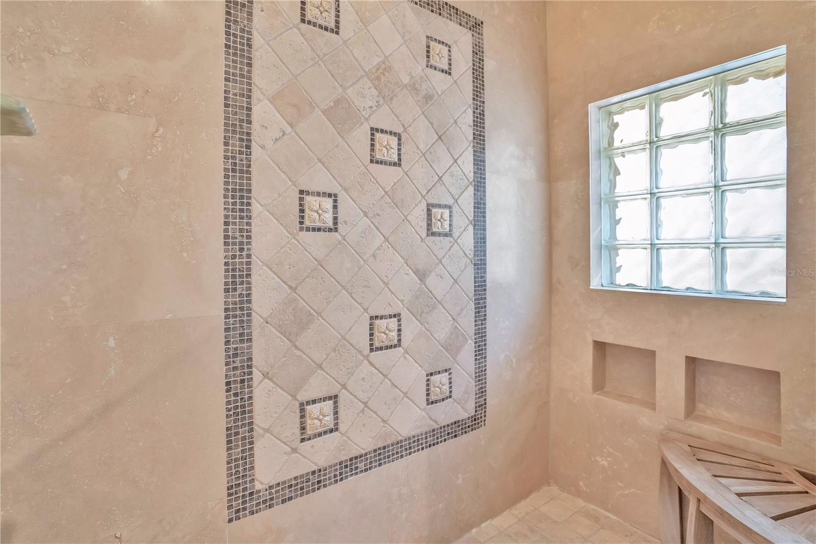 280 LAKE BRITTANY CT