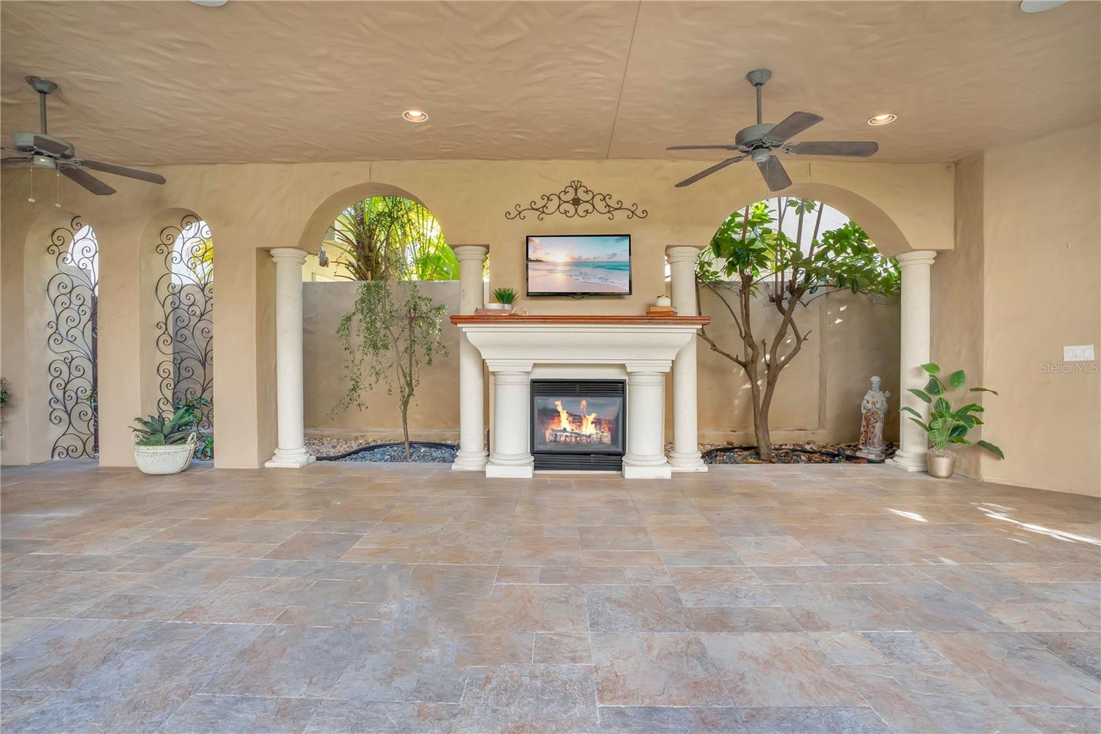 280 LAKE BRITTANY CT